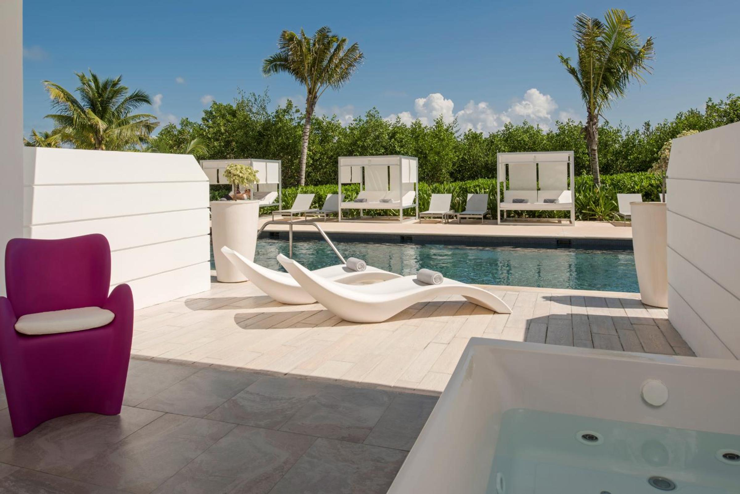 Honeymoon Suite Swimout (Adults over 18 years old only)
