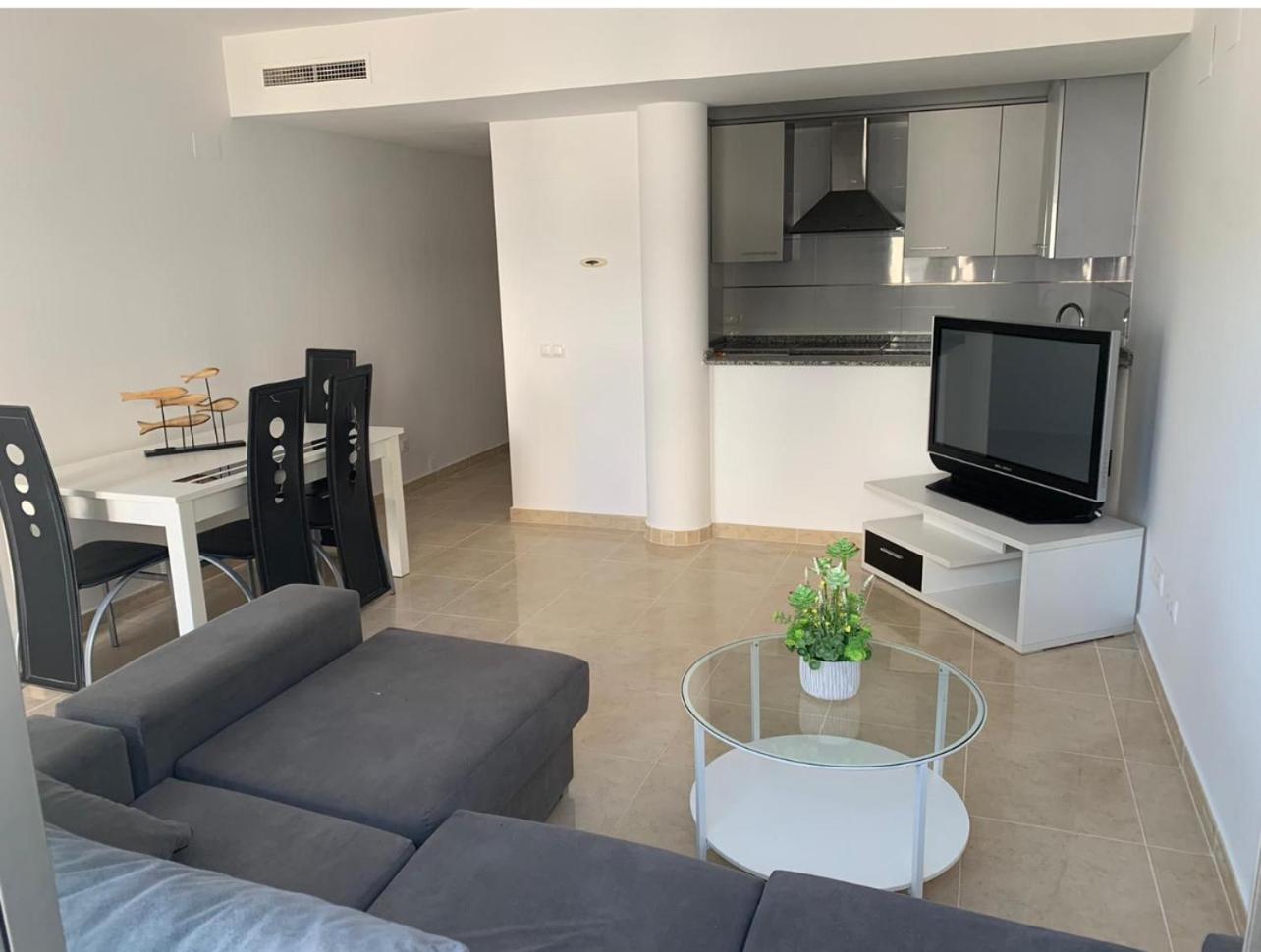 Apartamento de Dos Habitaciones con Terraza