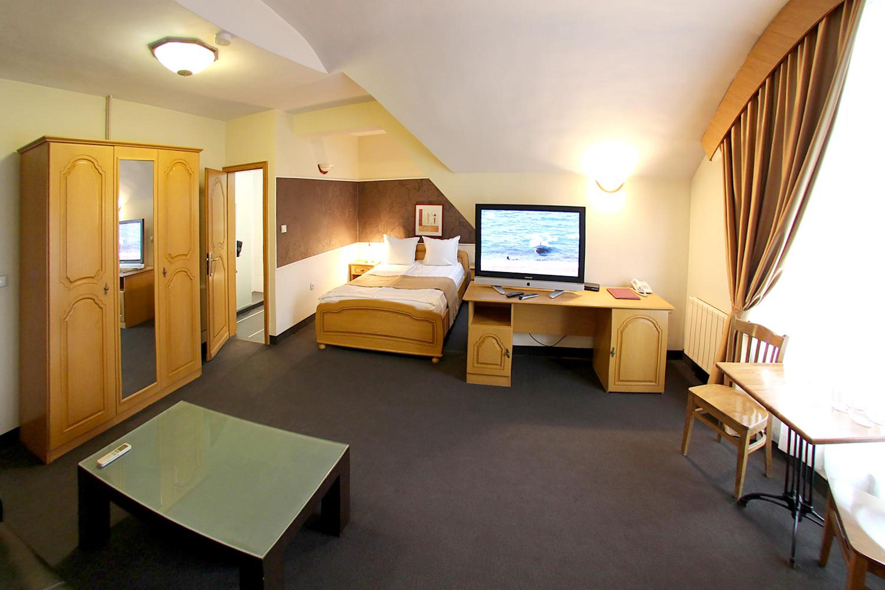Double or Twin Room - Photo 38