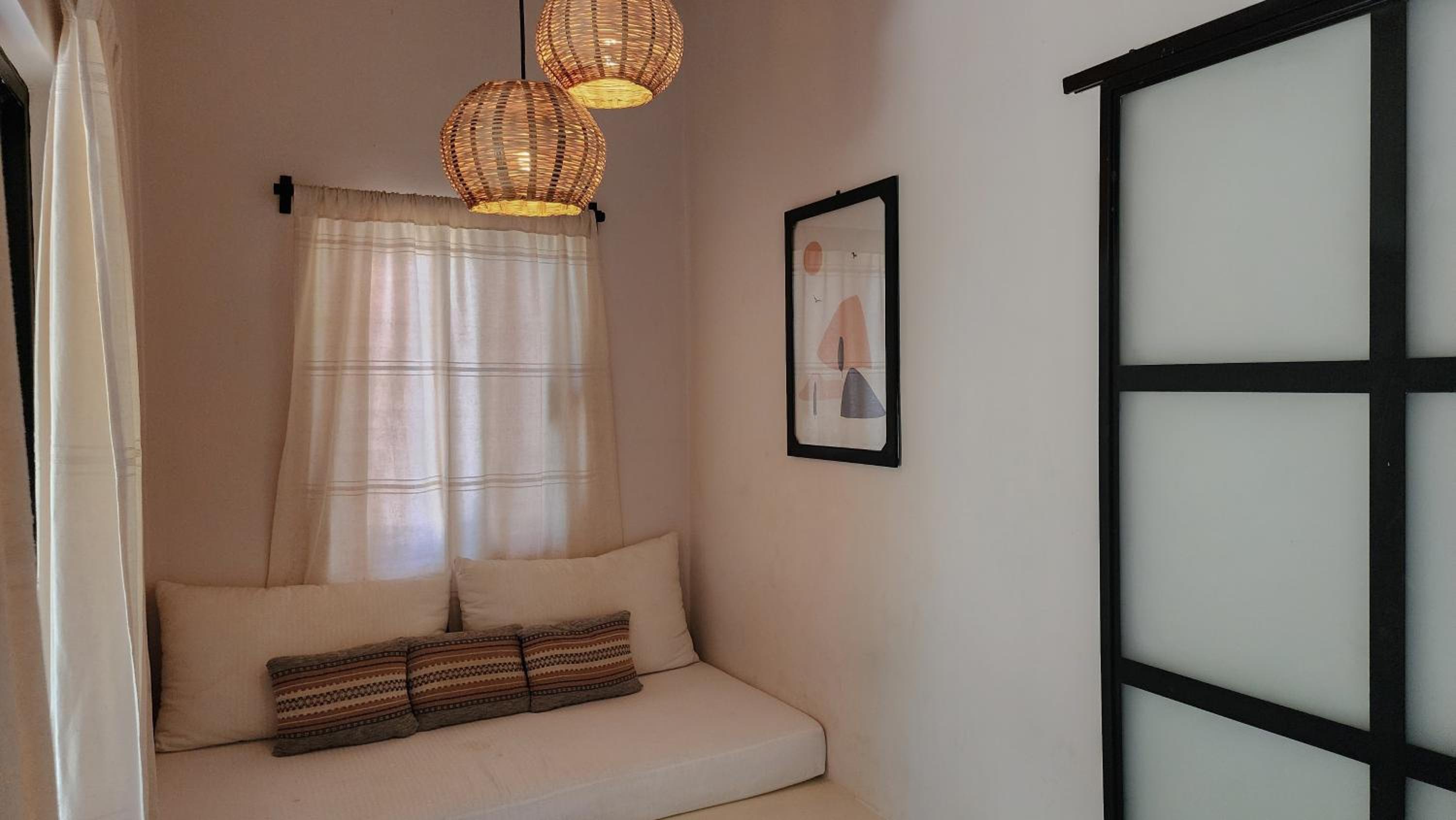 One-Bedroom Apartment - Photo 4