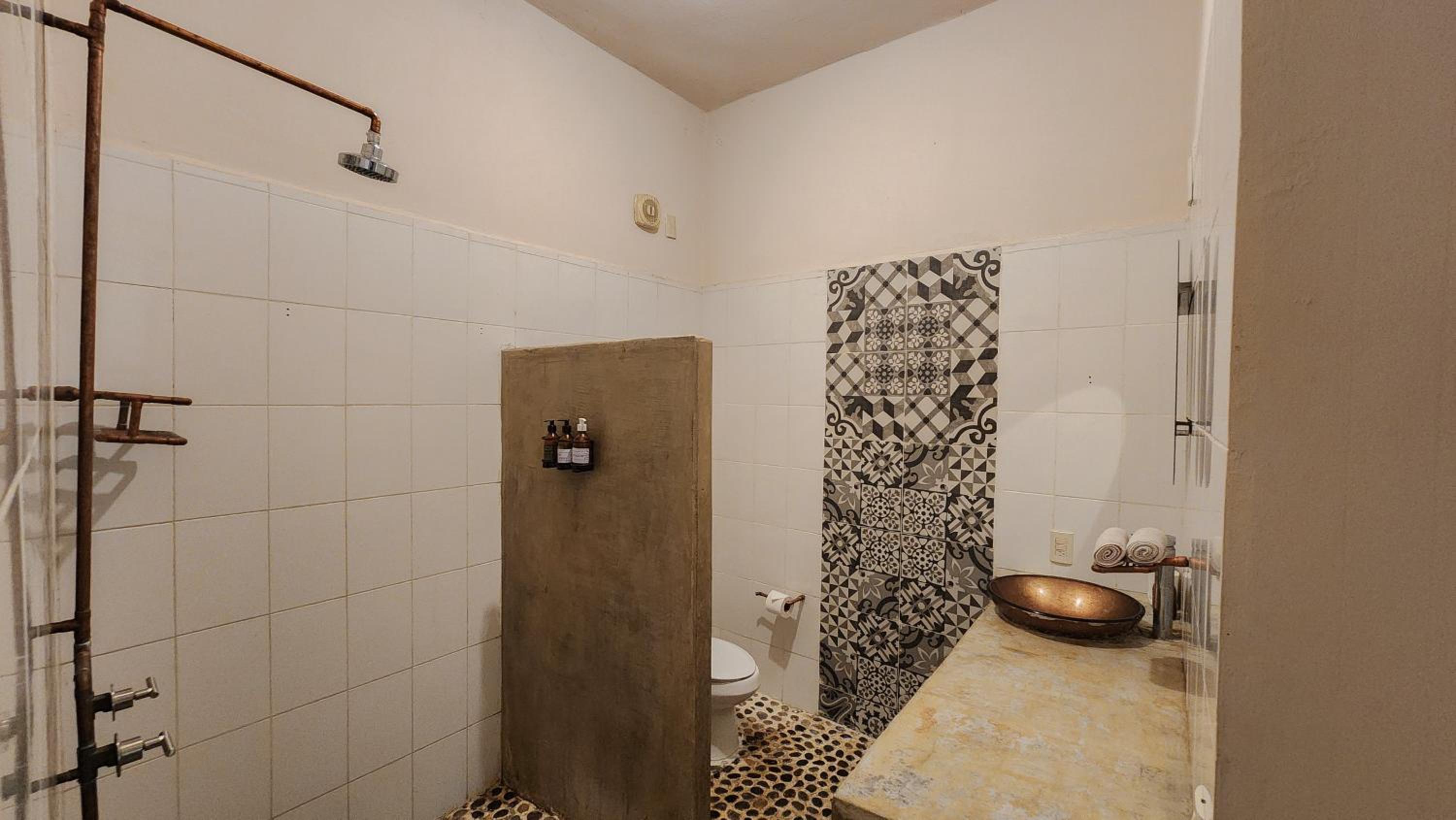 One-Bedroom Apartment - Photo 3