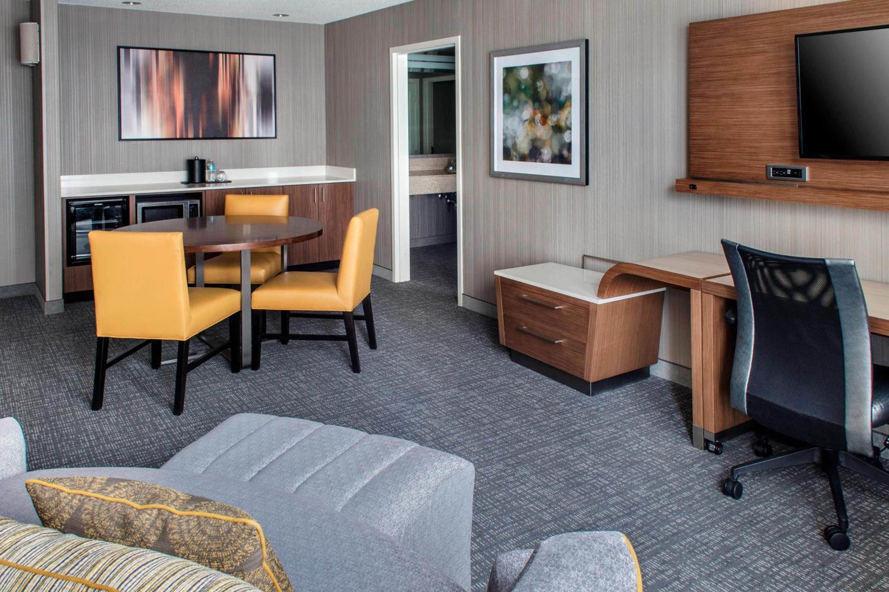 One-Bedroom King Suite - Photo 2