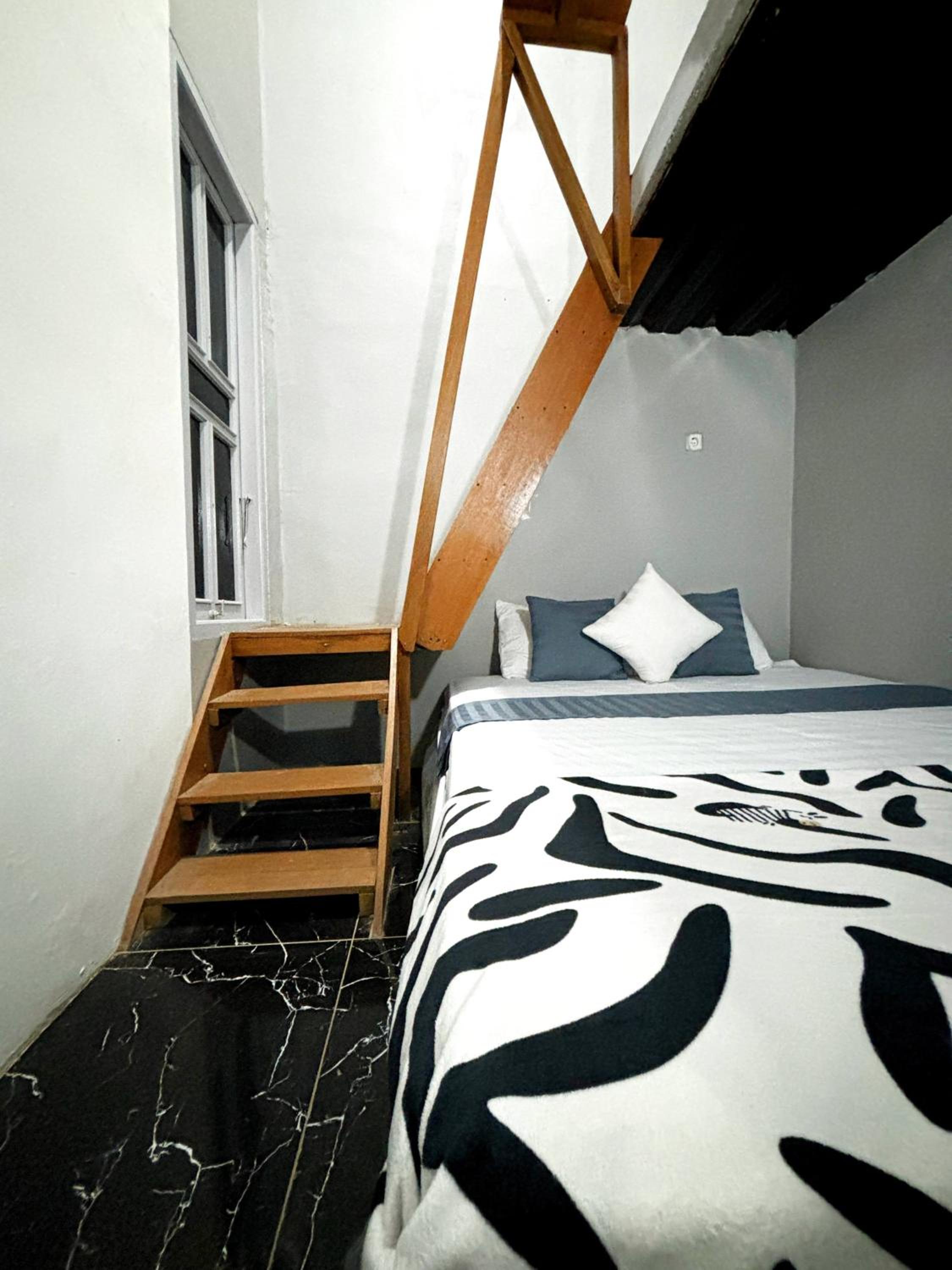 Deluxe Family Room - Photo 17