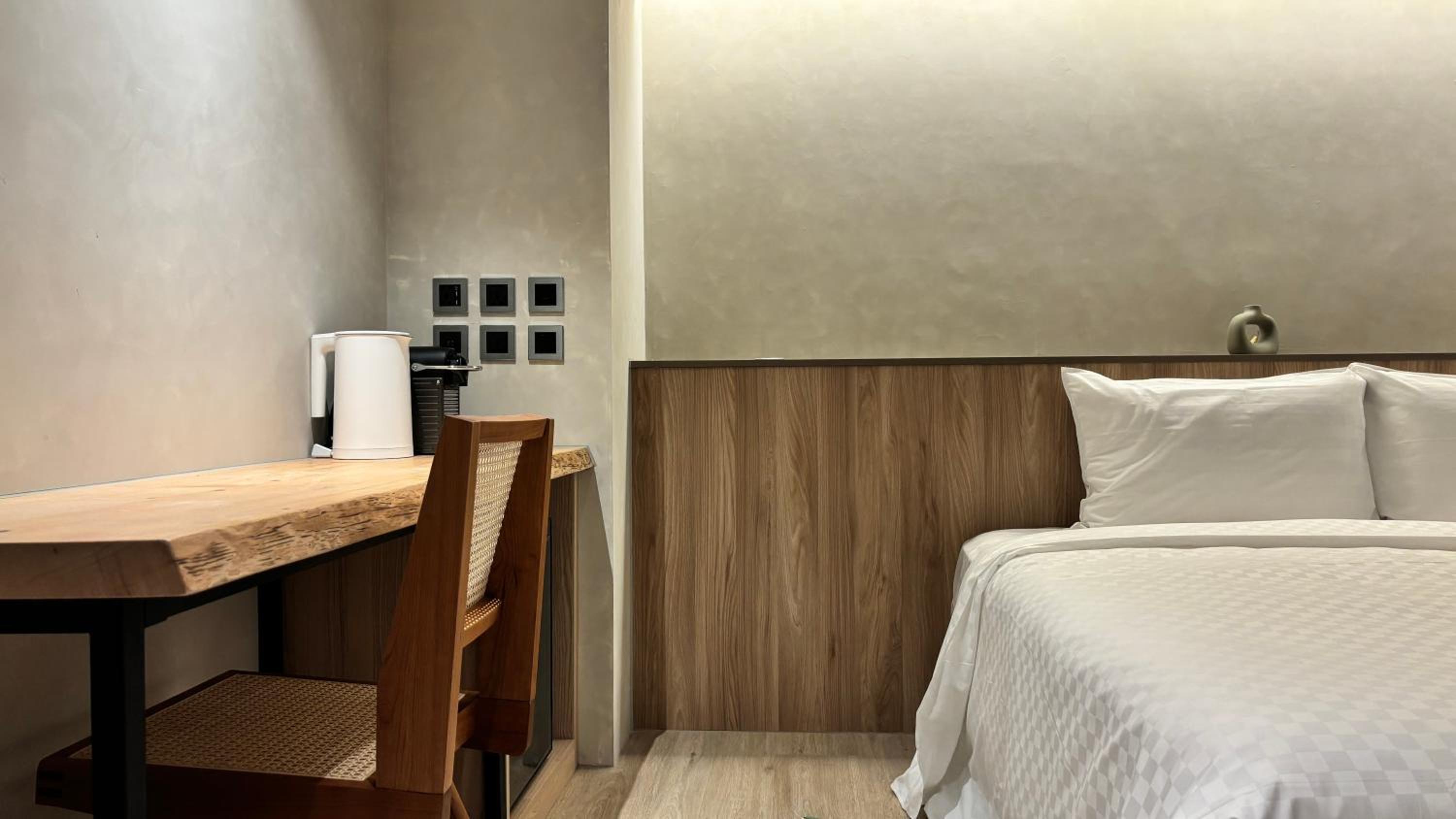 Deluxe Double Room with Bath photo 3