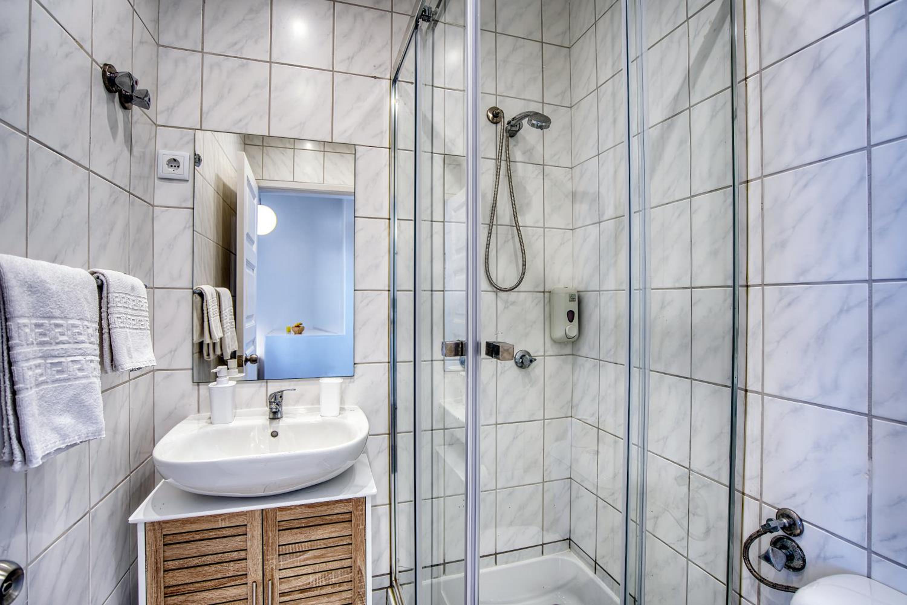Standard Twin Room - Photo 2