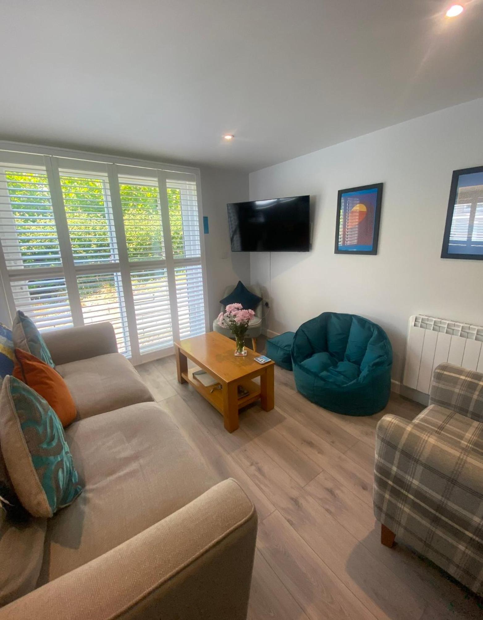 Two-Bedroom Apartment - Dog Friendly photo 3