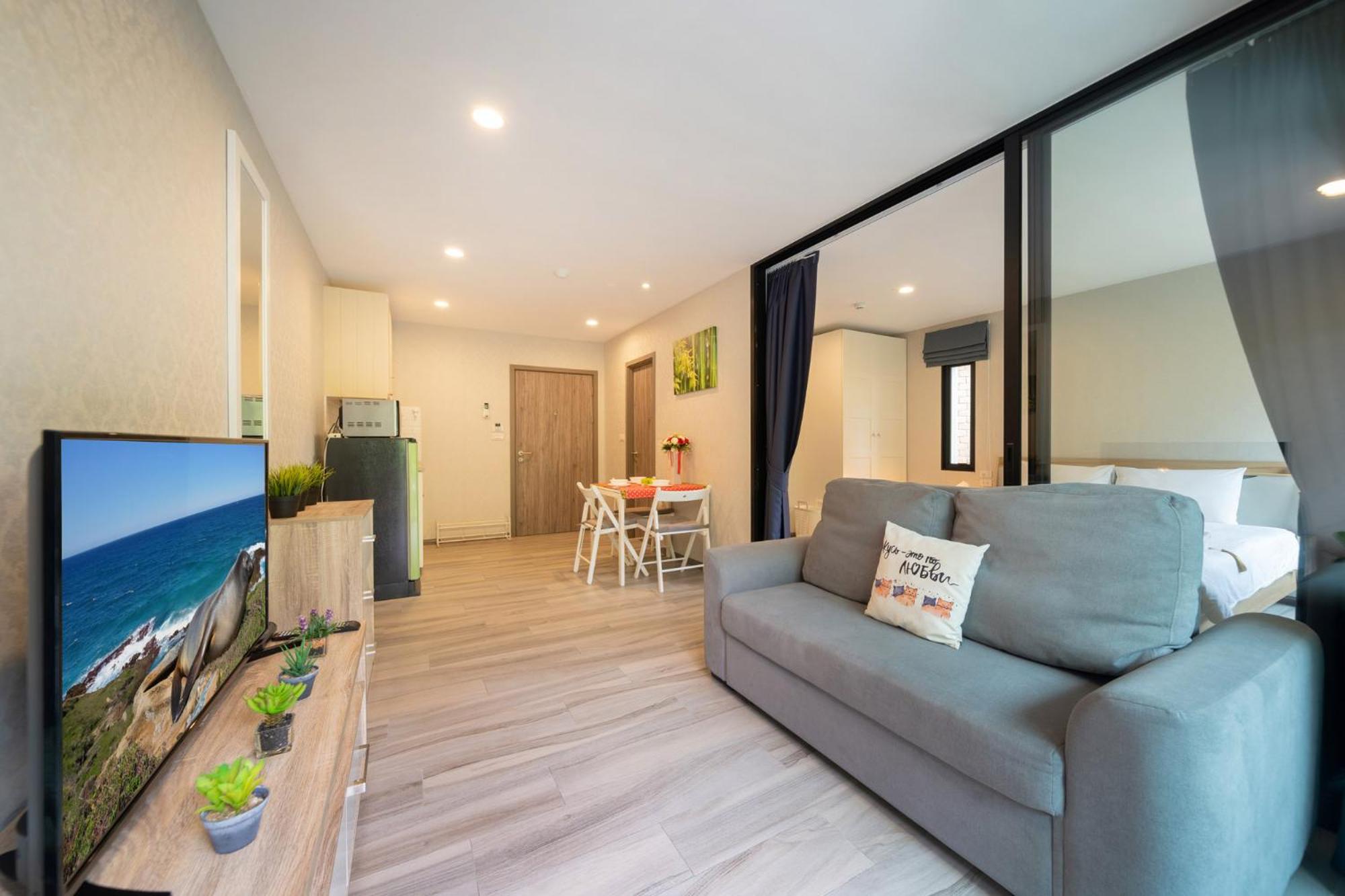 One-Bedroom Apartment with Garden View