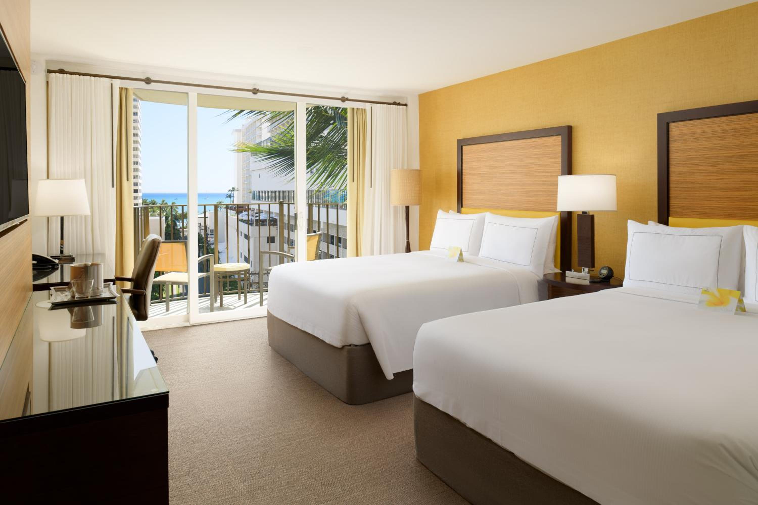 Queen Room with Two Queen Beds and City View thumbnail 6