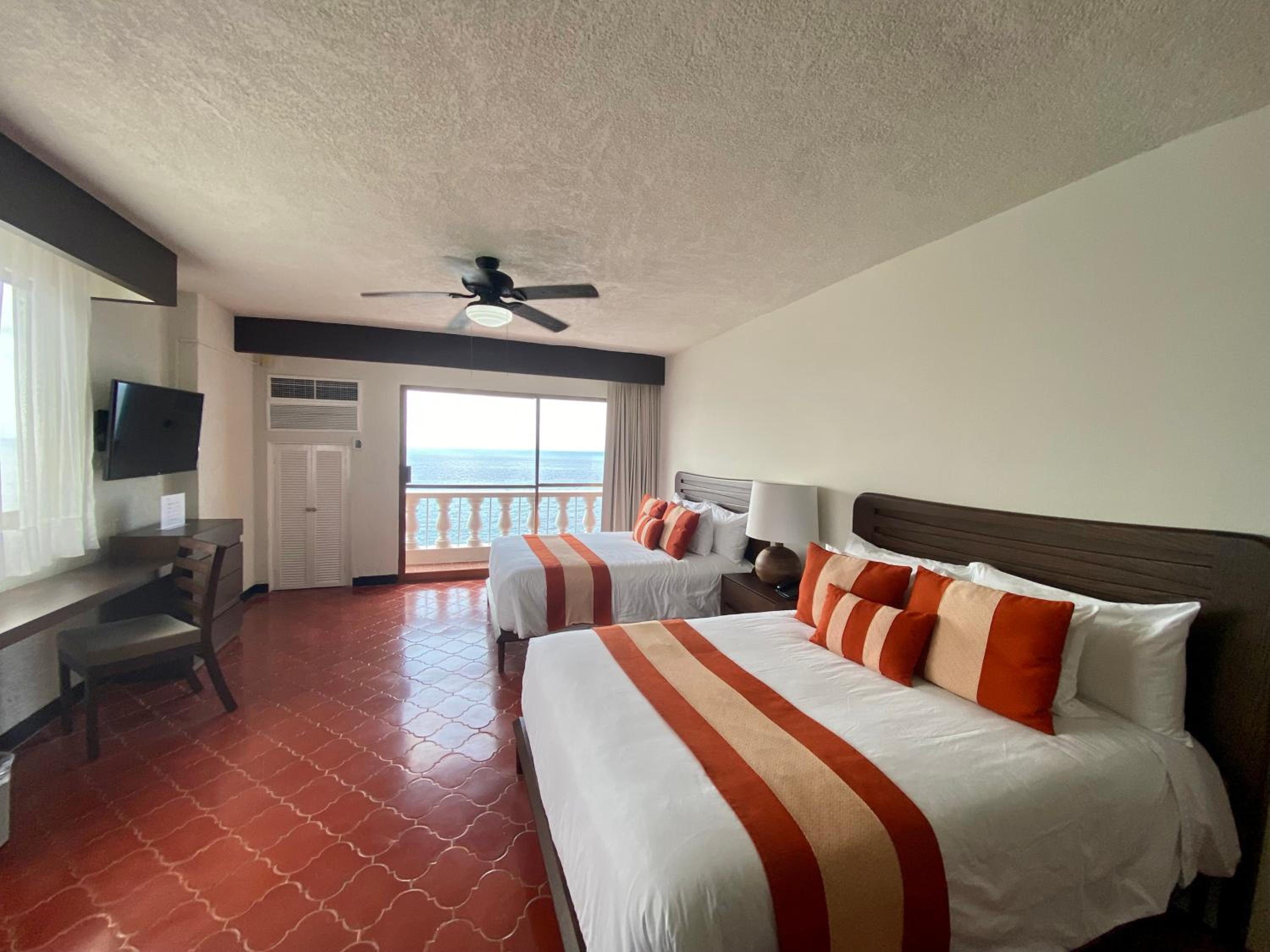 Deluxe 2 Queens Oceanfront - Photo 4