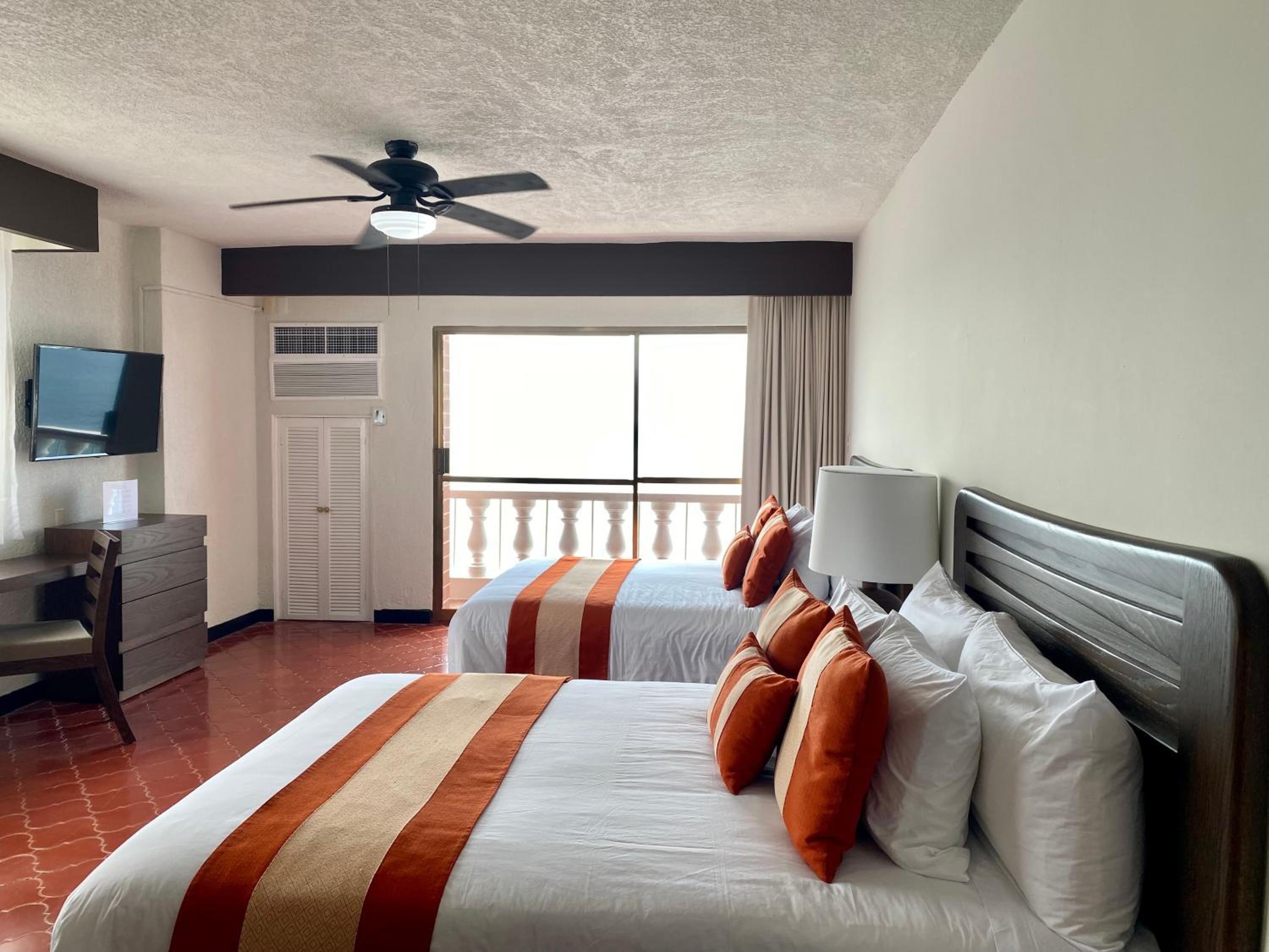 Deluxe 2 Queens Oceanfront - Photo 3