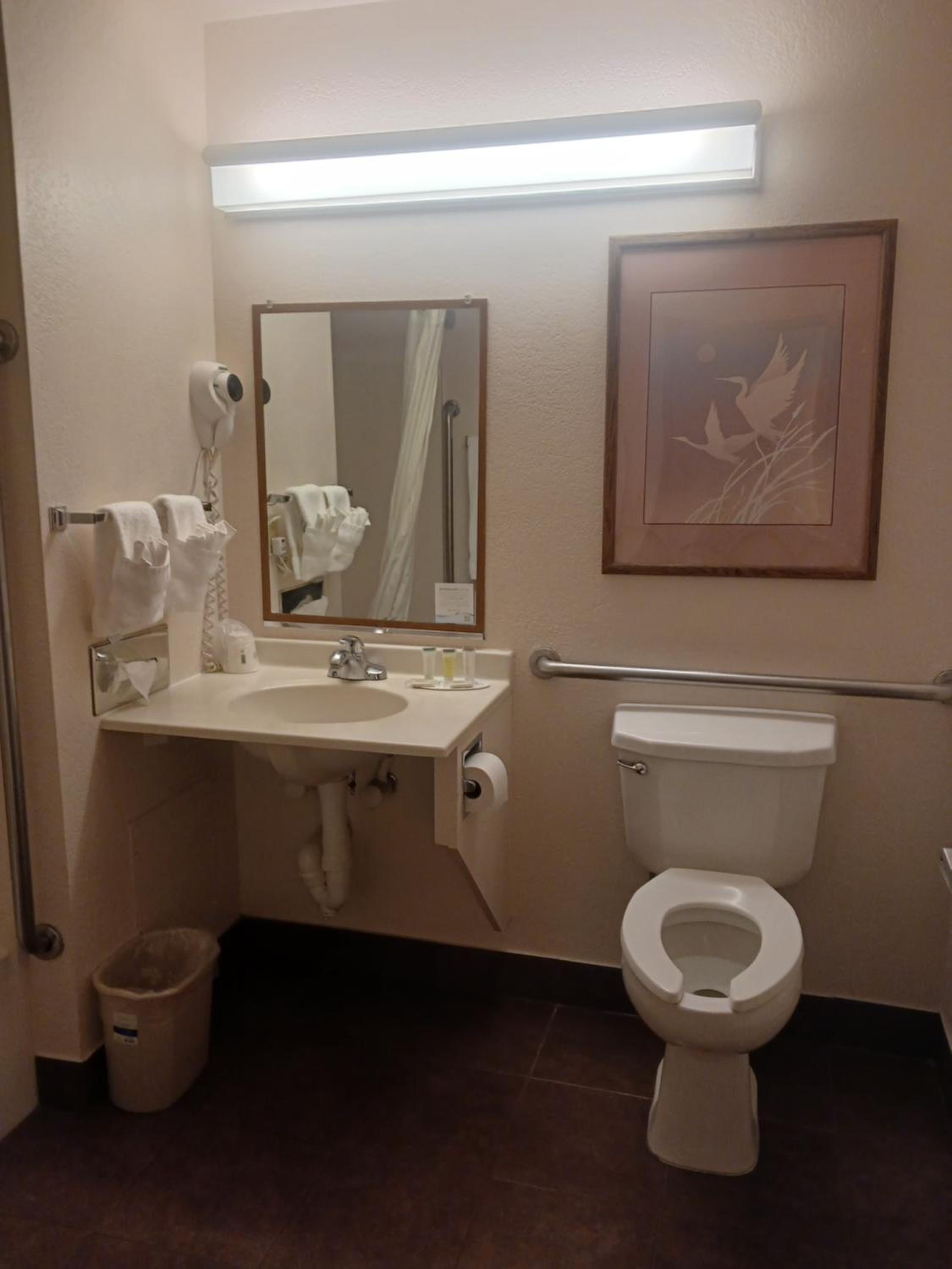 Queen Room - Disability Access - Non-Smoking - Photo 2
