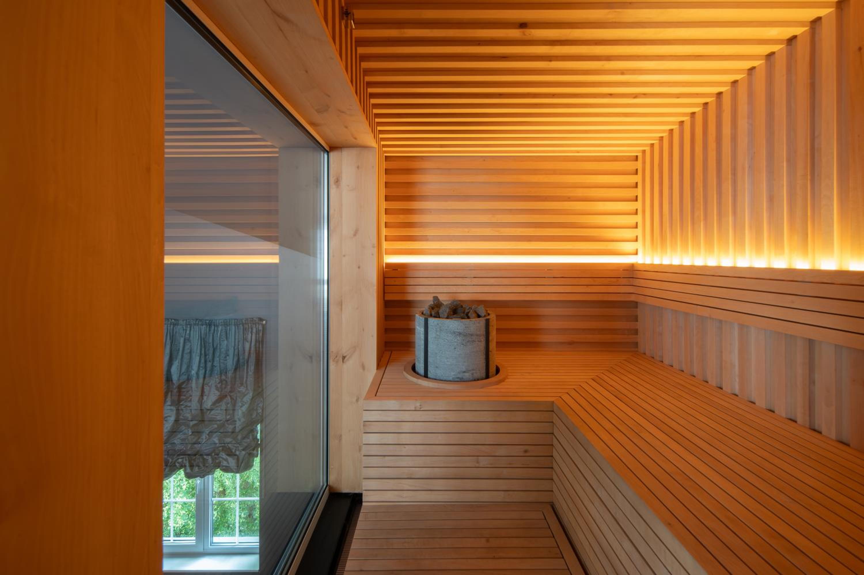 Royal Suite with Sauna and Hot Tub - Photo 6