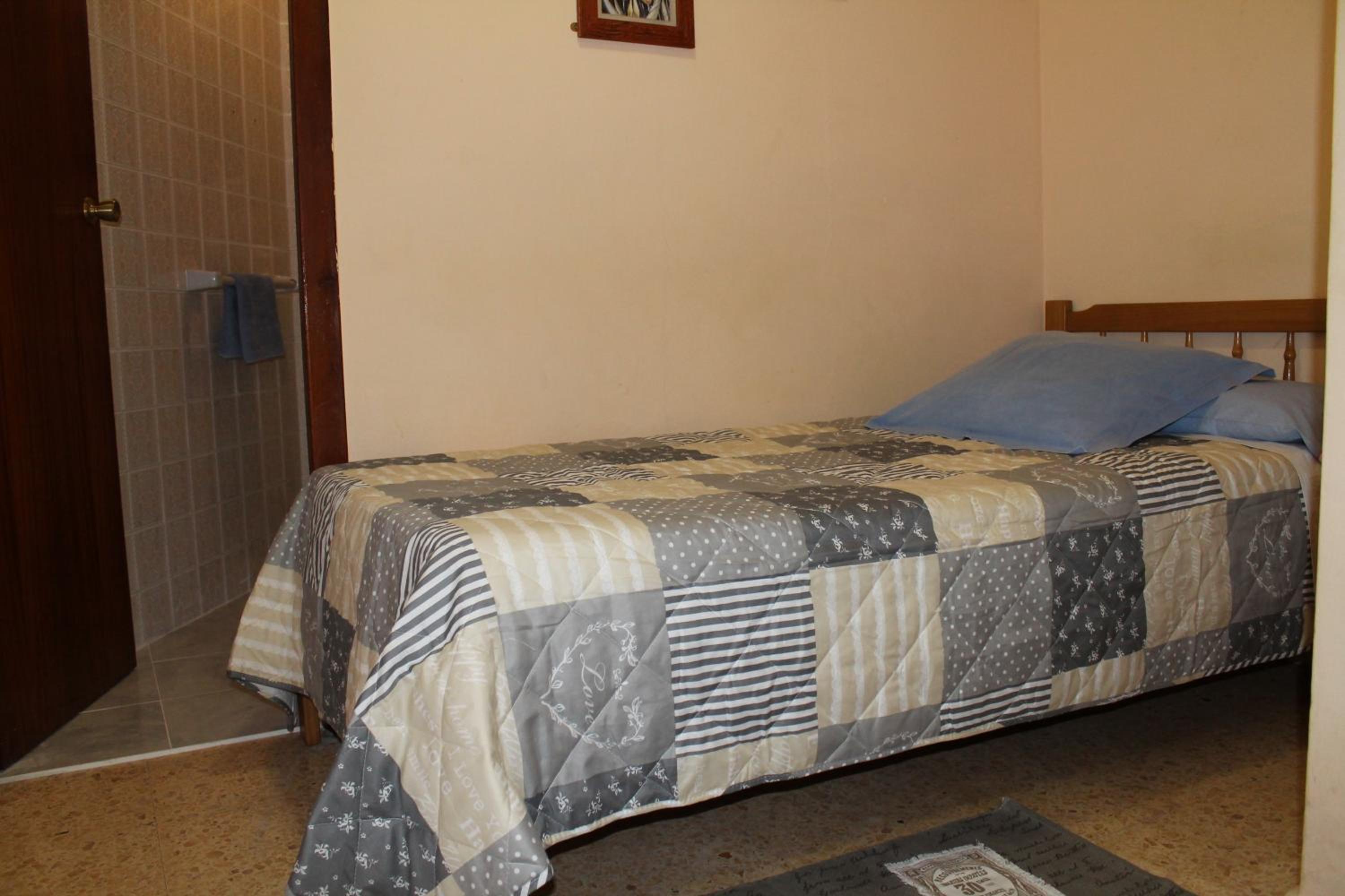Single Room photo 2