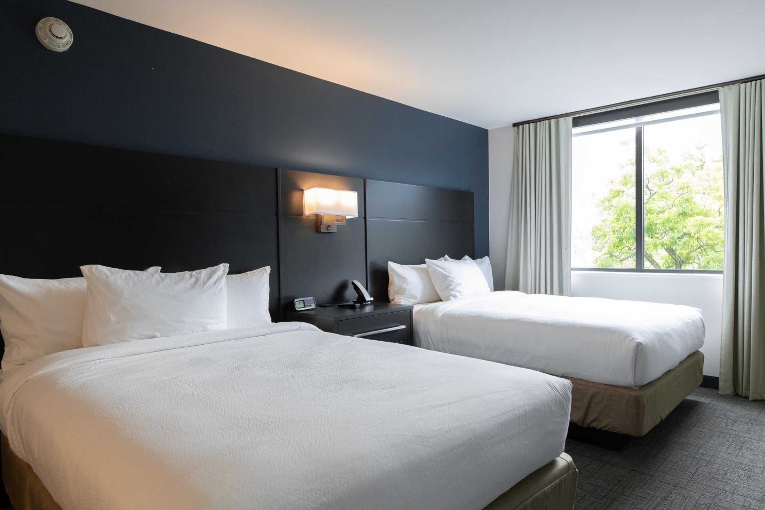 1 Bedroom Suite with 2 Queen, Sofa bed, River view