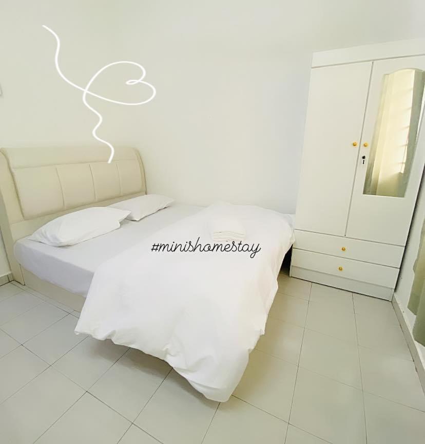 Three-Bedroom House photo 2