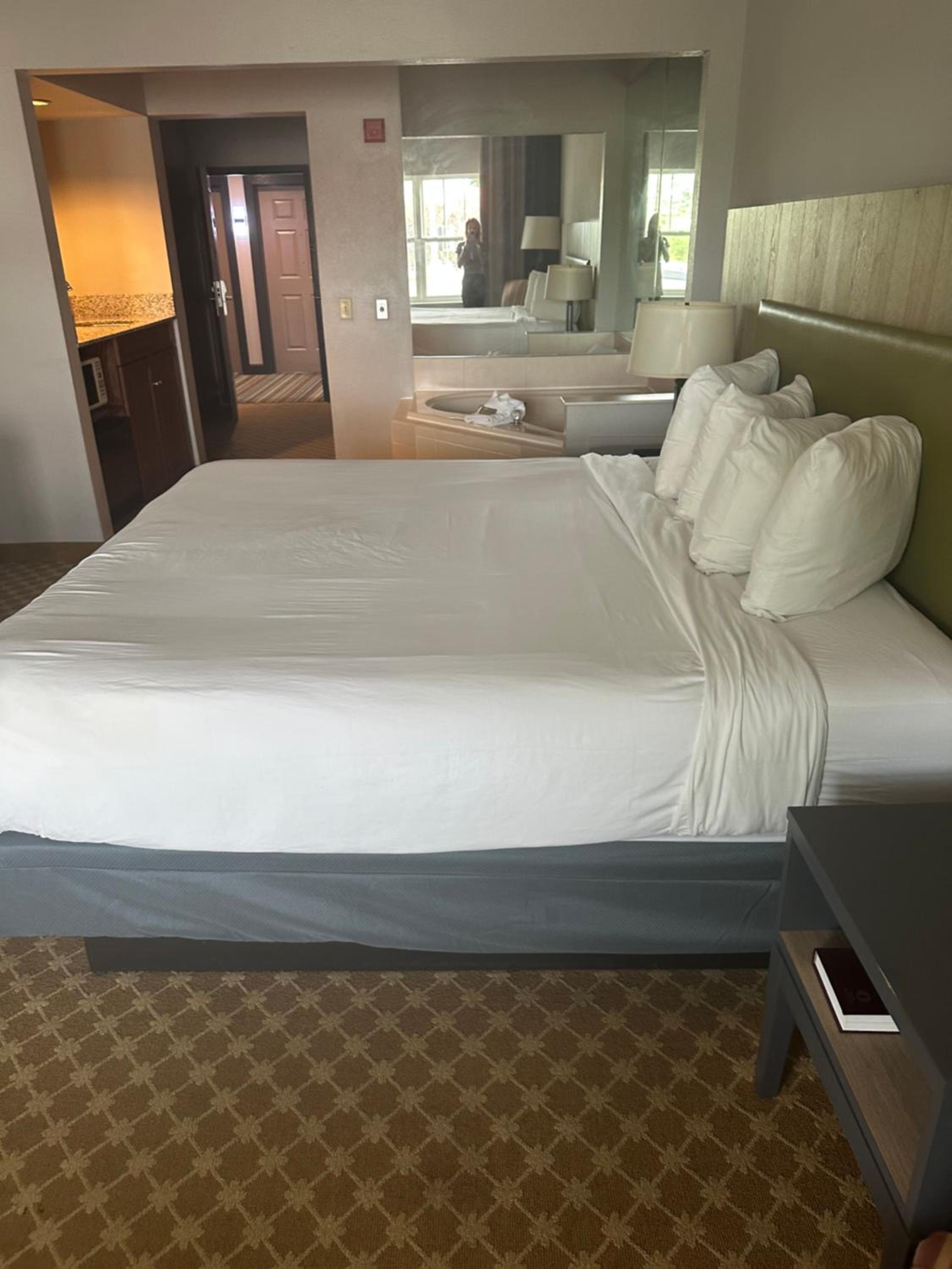 King Suite With Whirlpool - Non Smoking