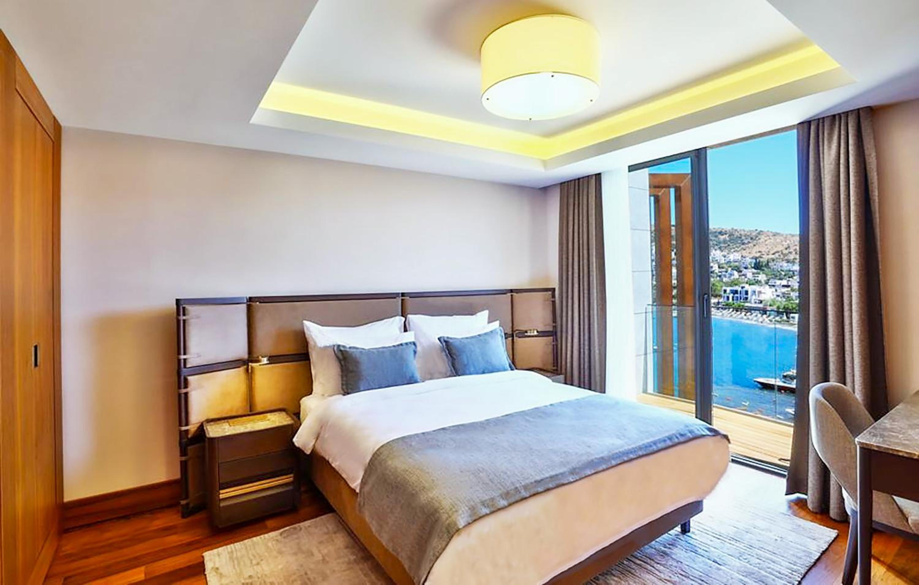 Deluxe Suite Sea View - Photo 1