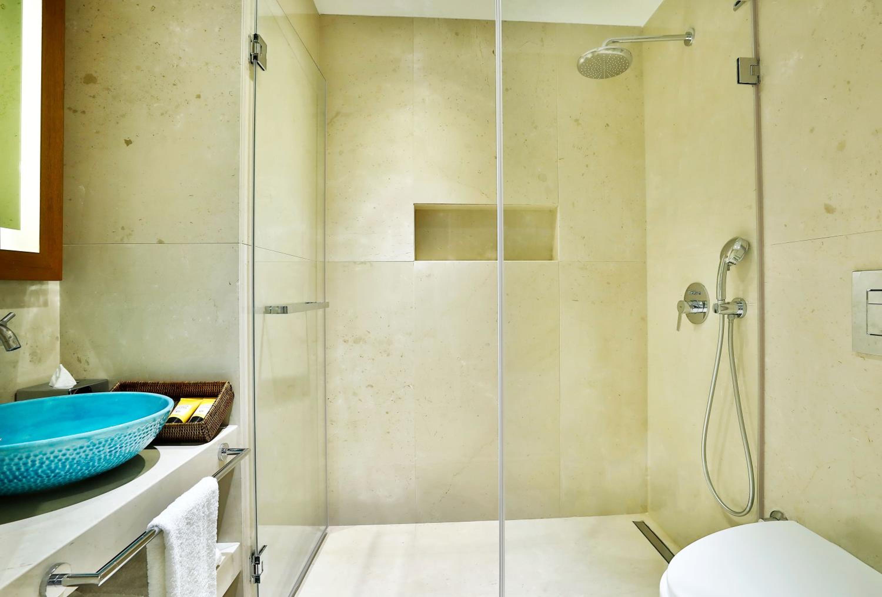 Deluxe Suite Sea View - Photo 4