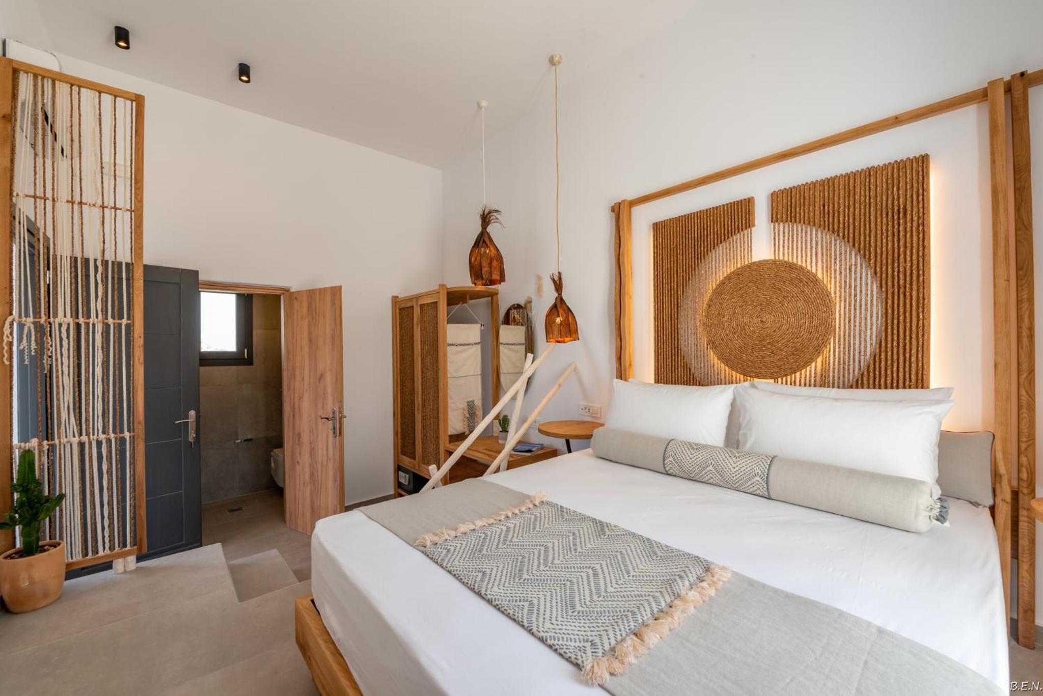 Cozy Double Room with Pool View - Photo 3