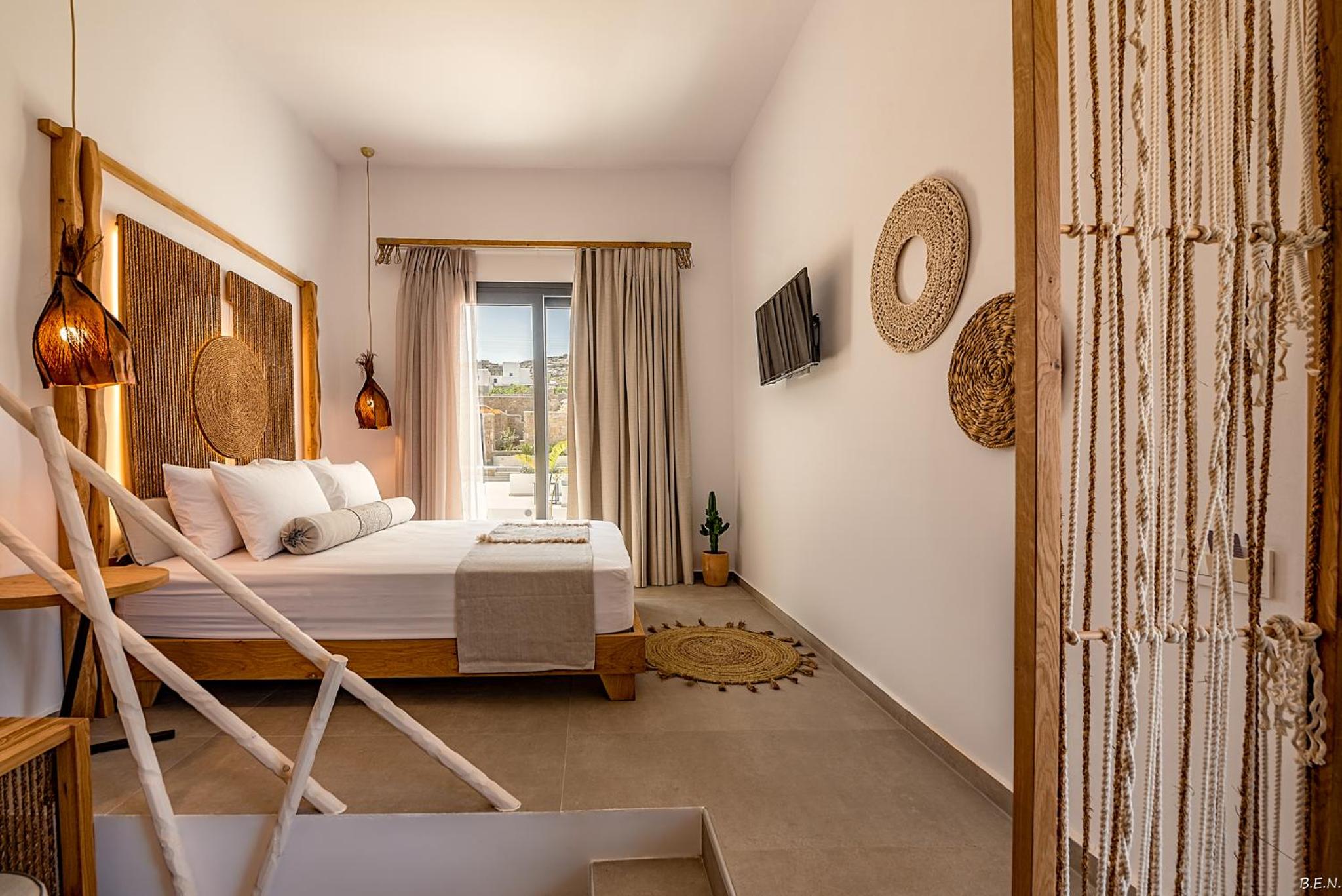 Cozy Double Room with Pool View - Photo 6