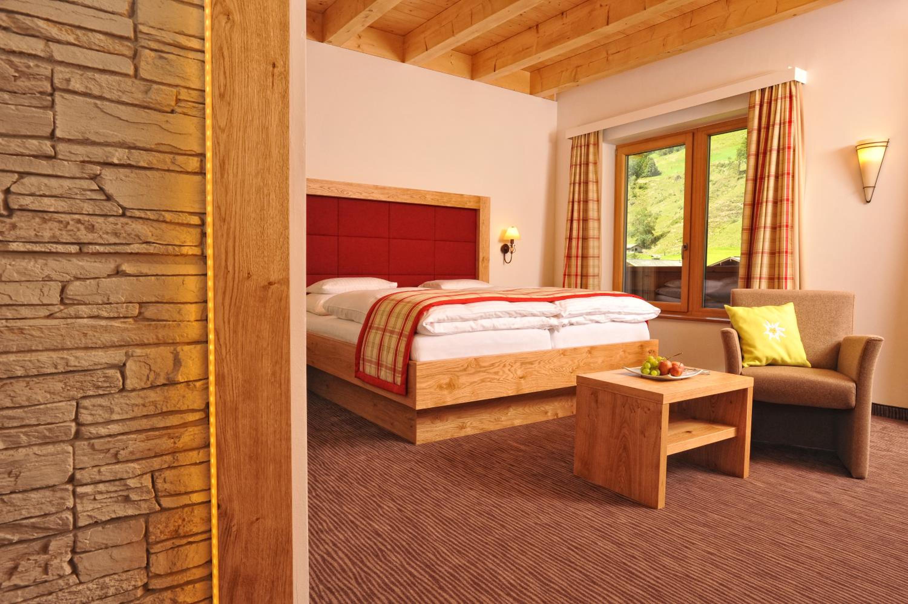 Large Deluxe Double Room with Balcony and Mountain View