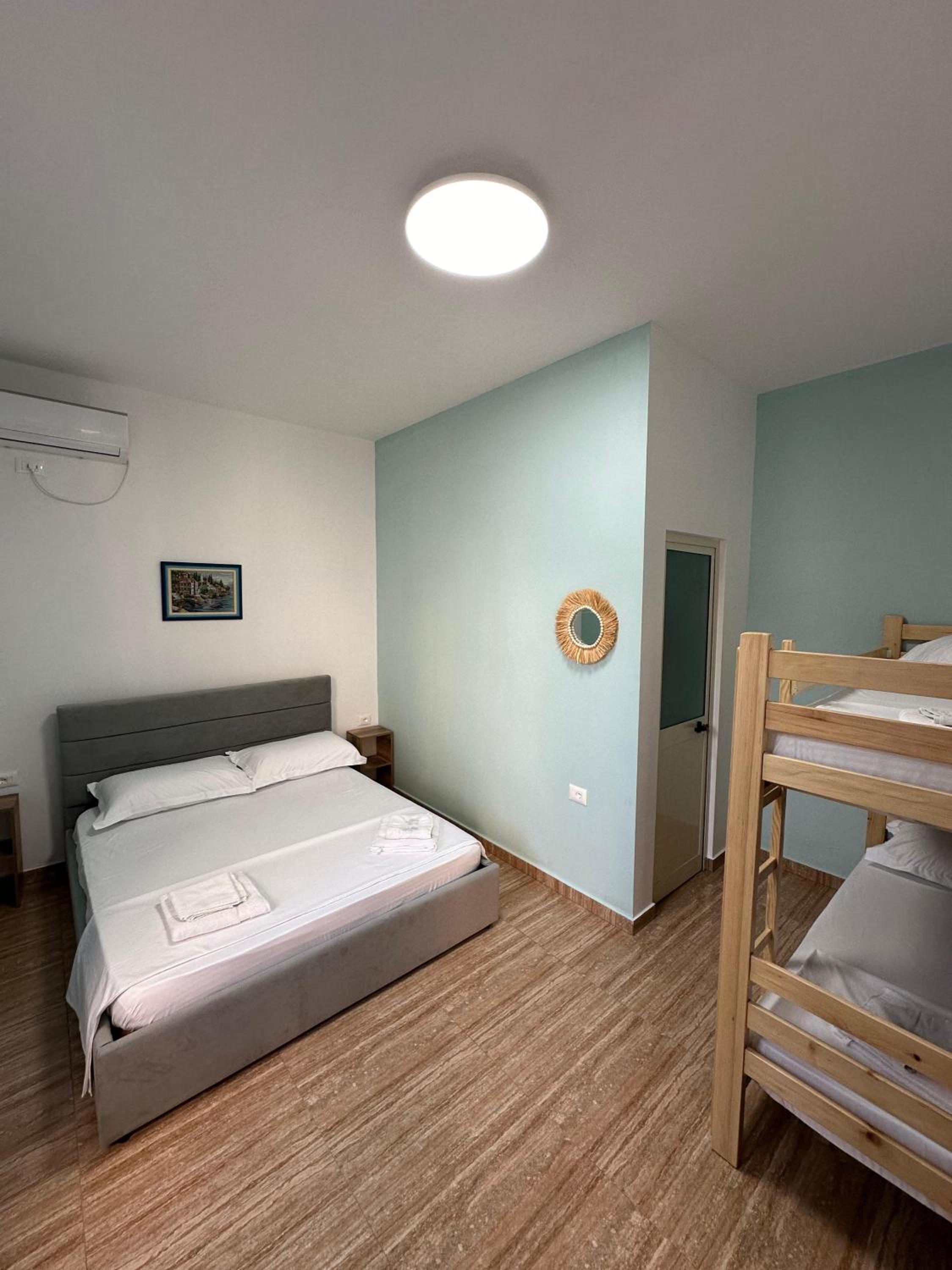 Quadruple Room with Private Bathroom photo 1