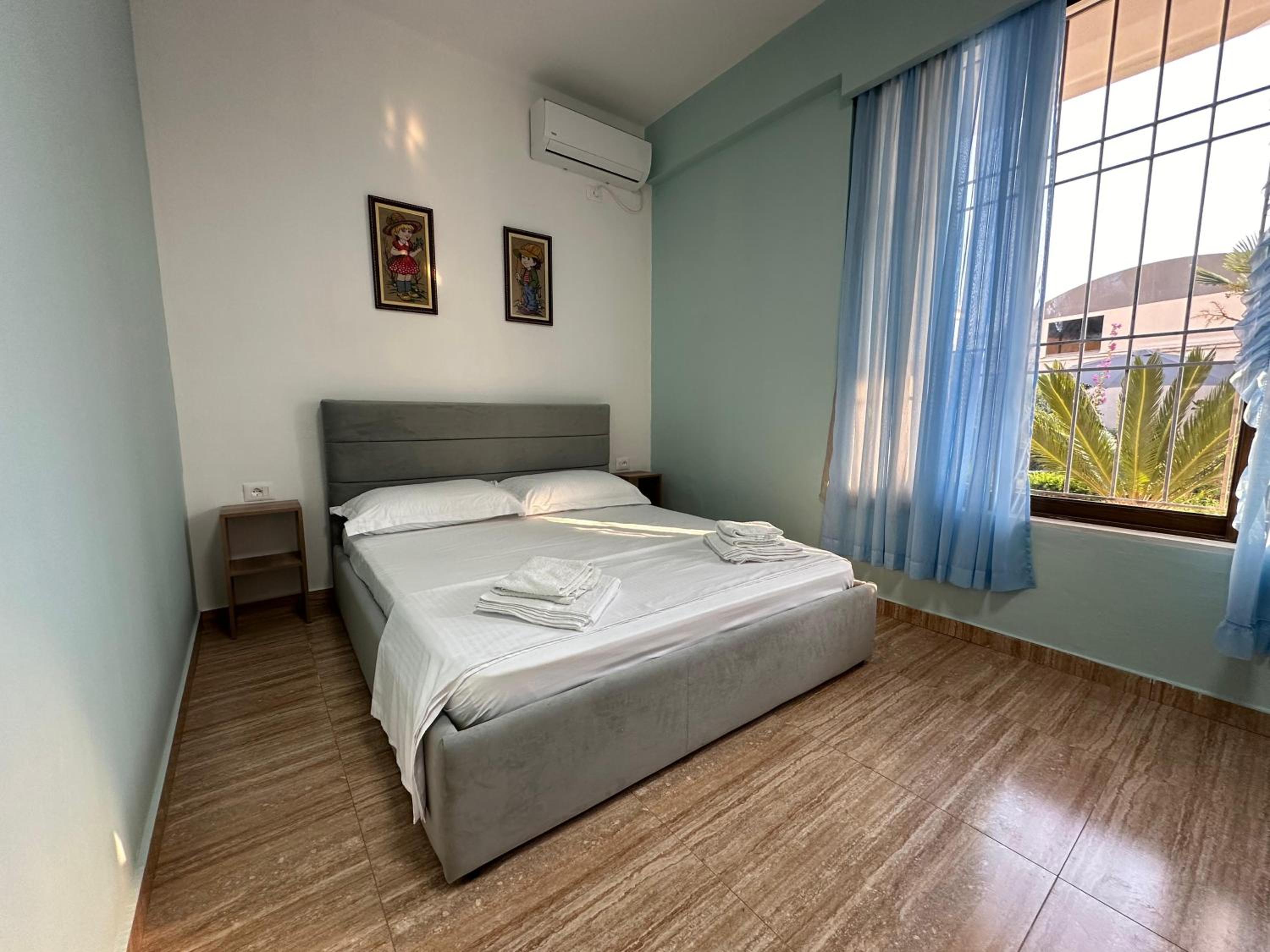 Quadruple Room with Private Bathroom photo 1