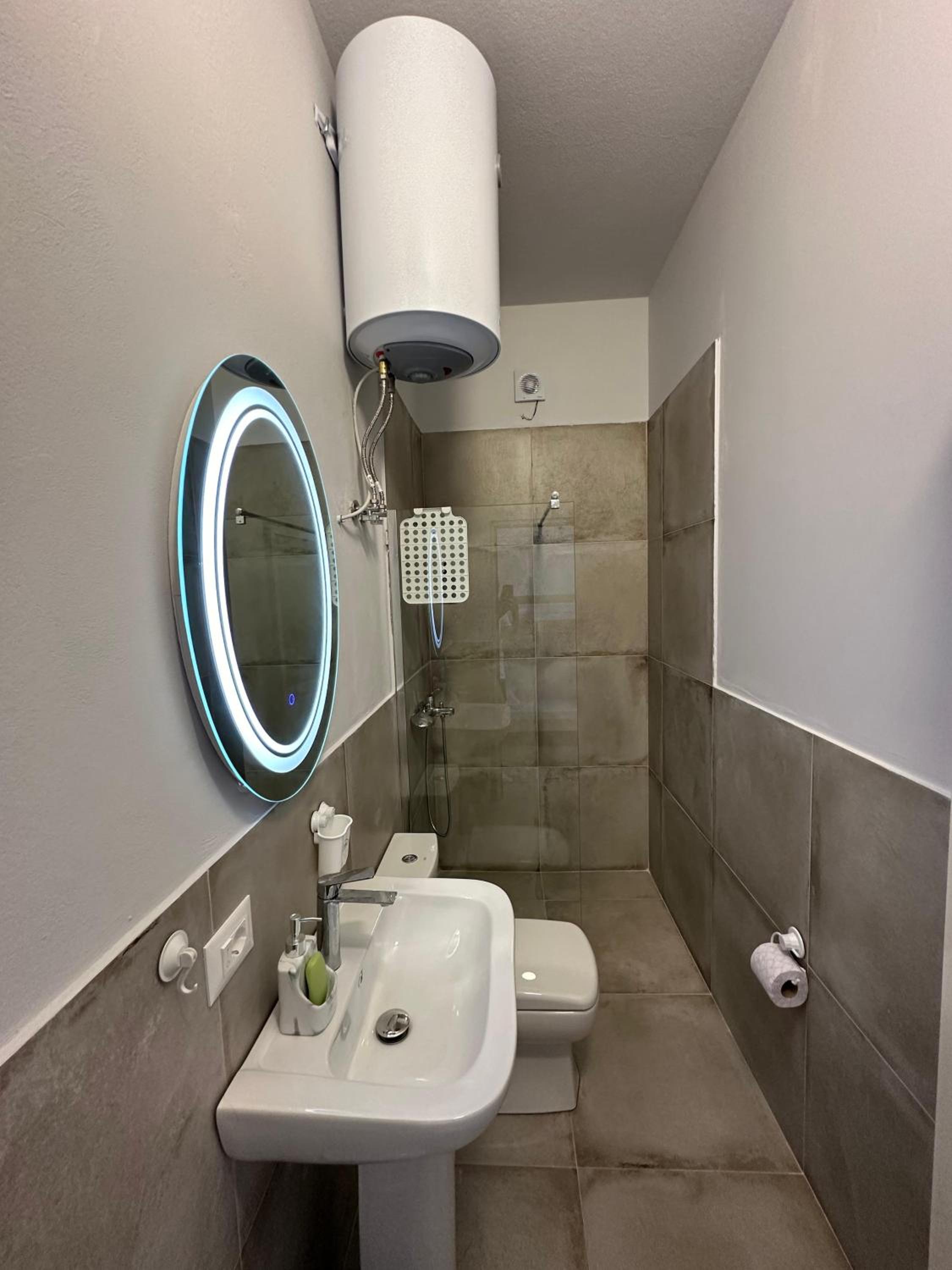 Quadruple Room with Private Bathroom photo 3