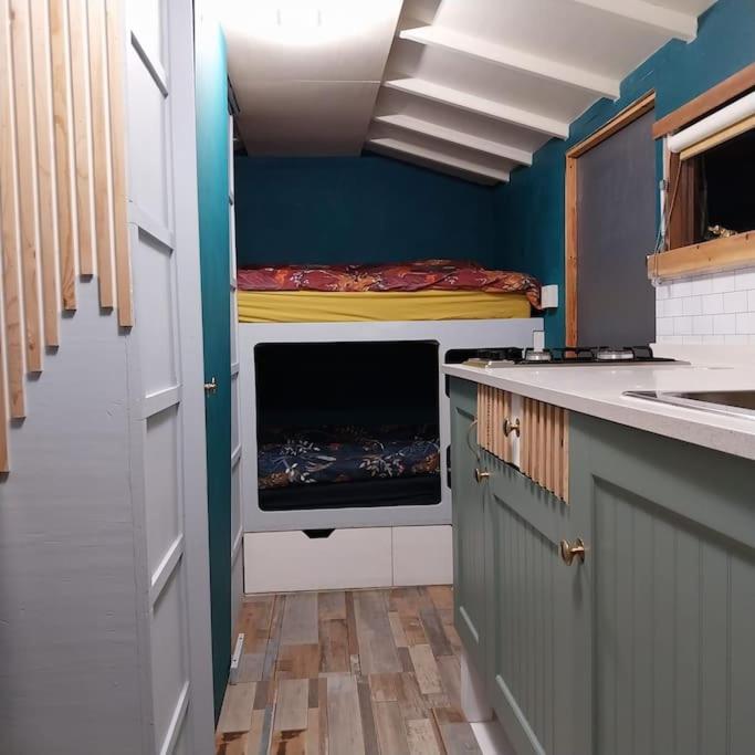 Mobile Home photo 2