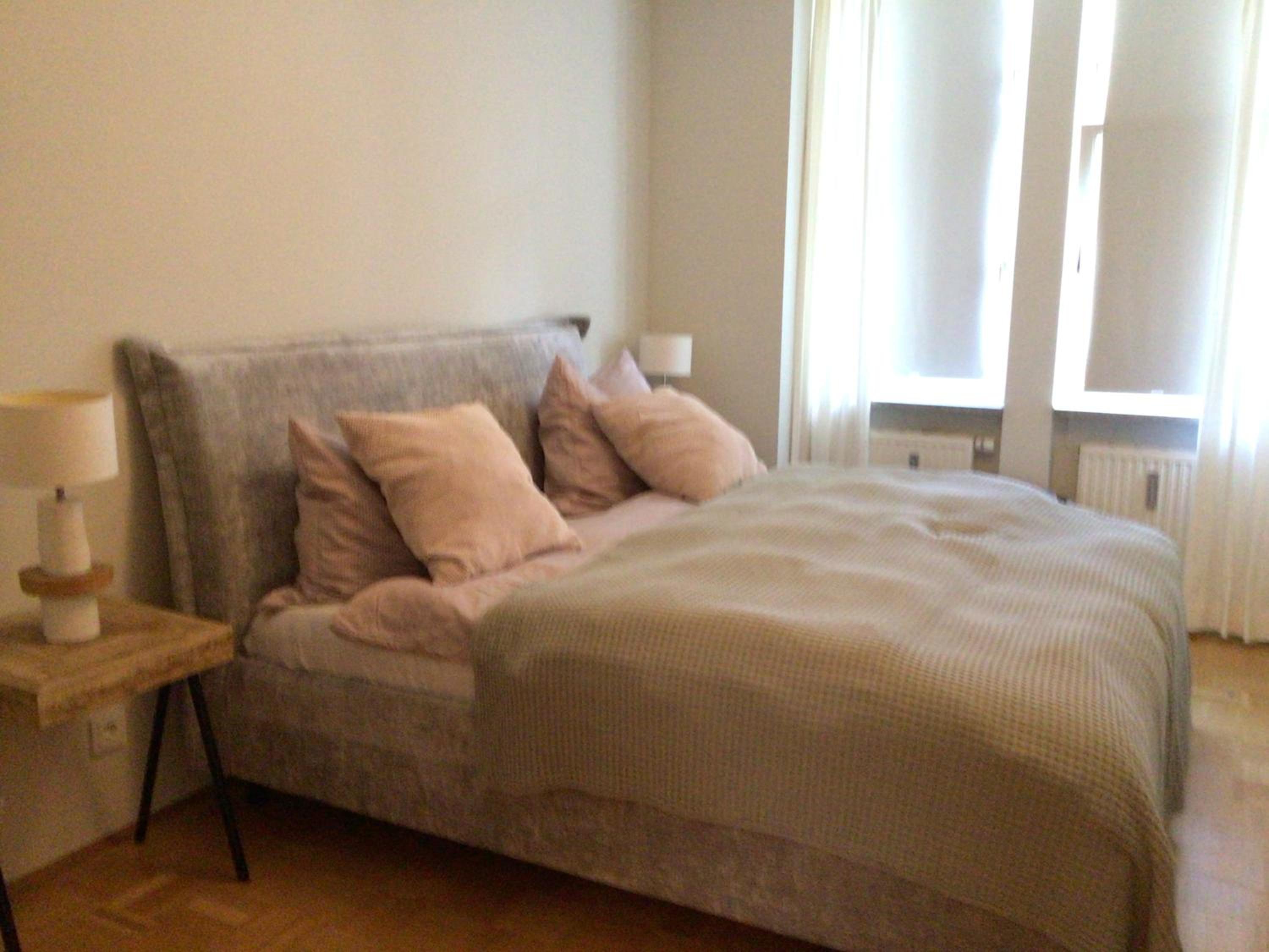 One-Bedroom Apartment photo 1