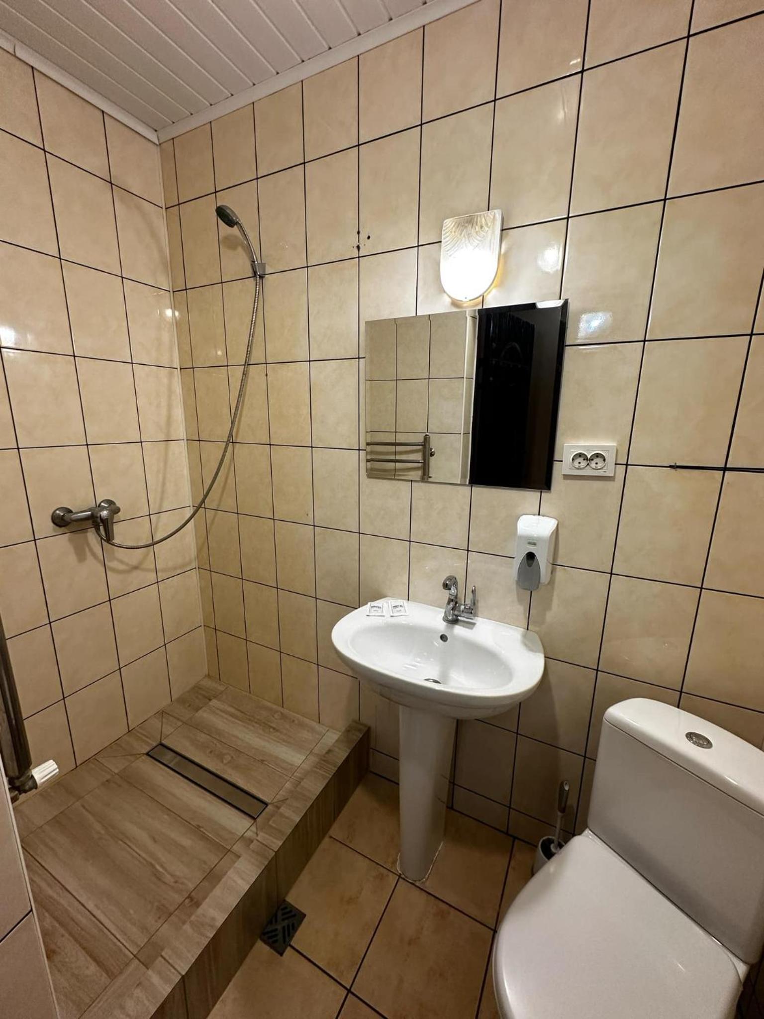 Twin Room with Shower
