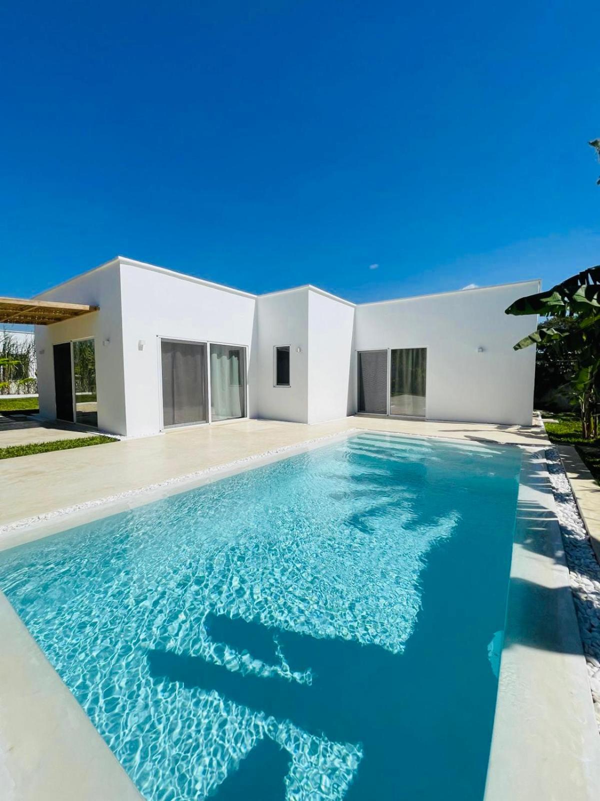 Three-Bedroom Villa photo 1