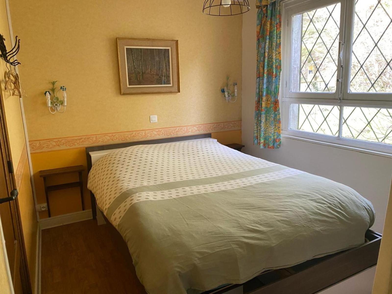 Five-Bedroom House photo 2