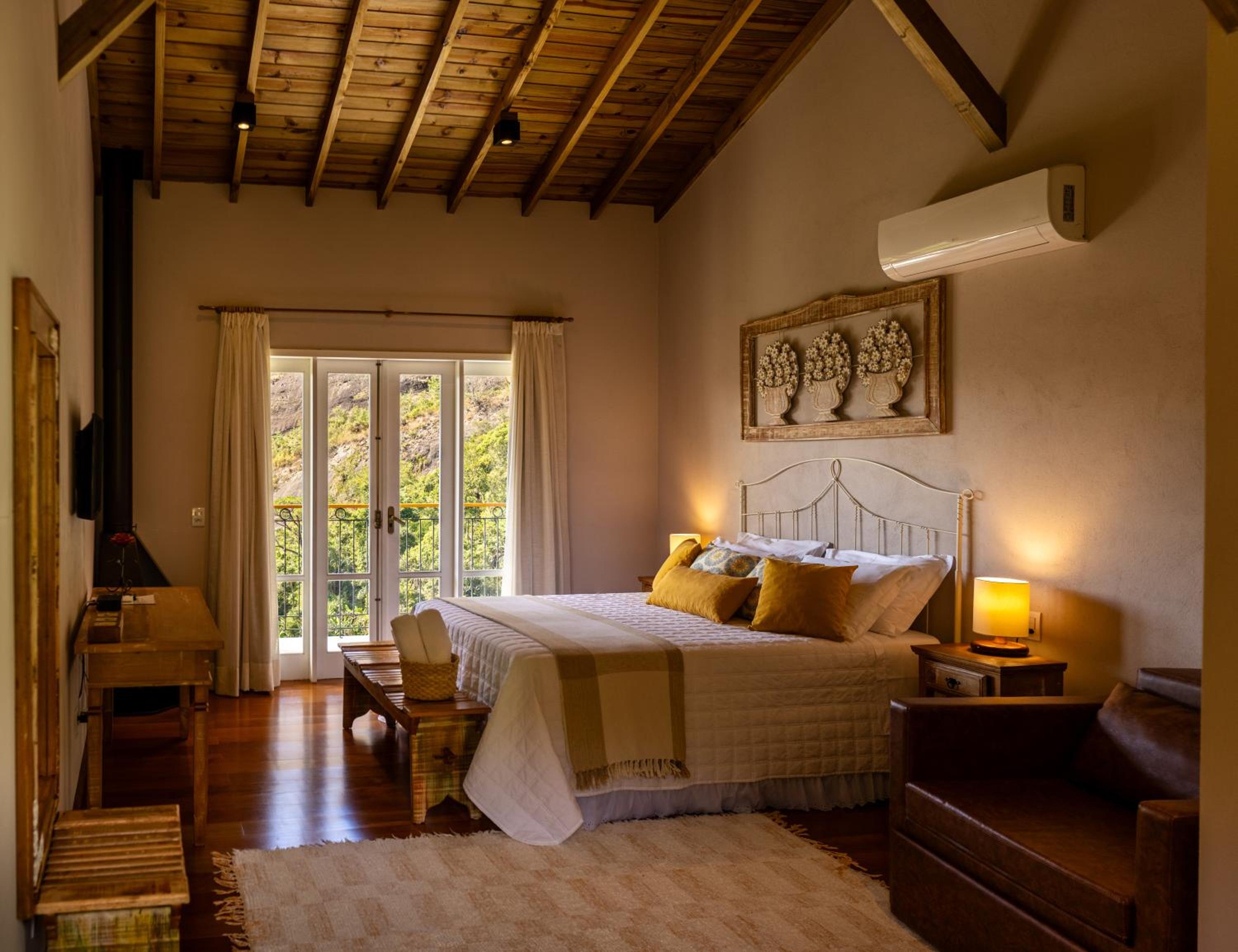 Suite with Mountain View photo 3