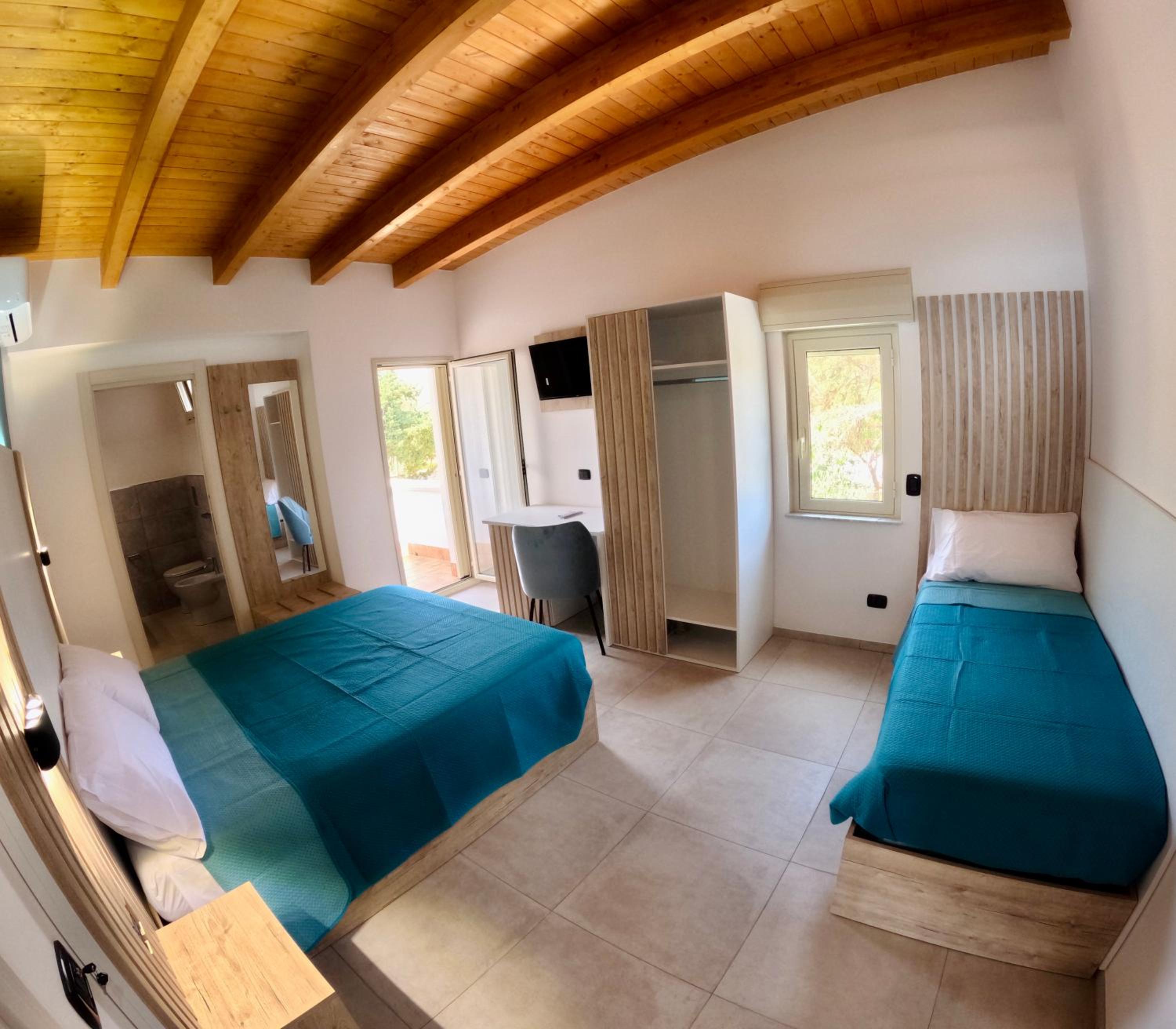 Triple Room with Private Bathroom photo 2