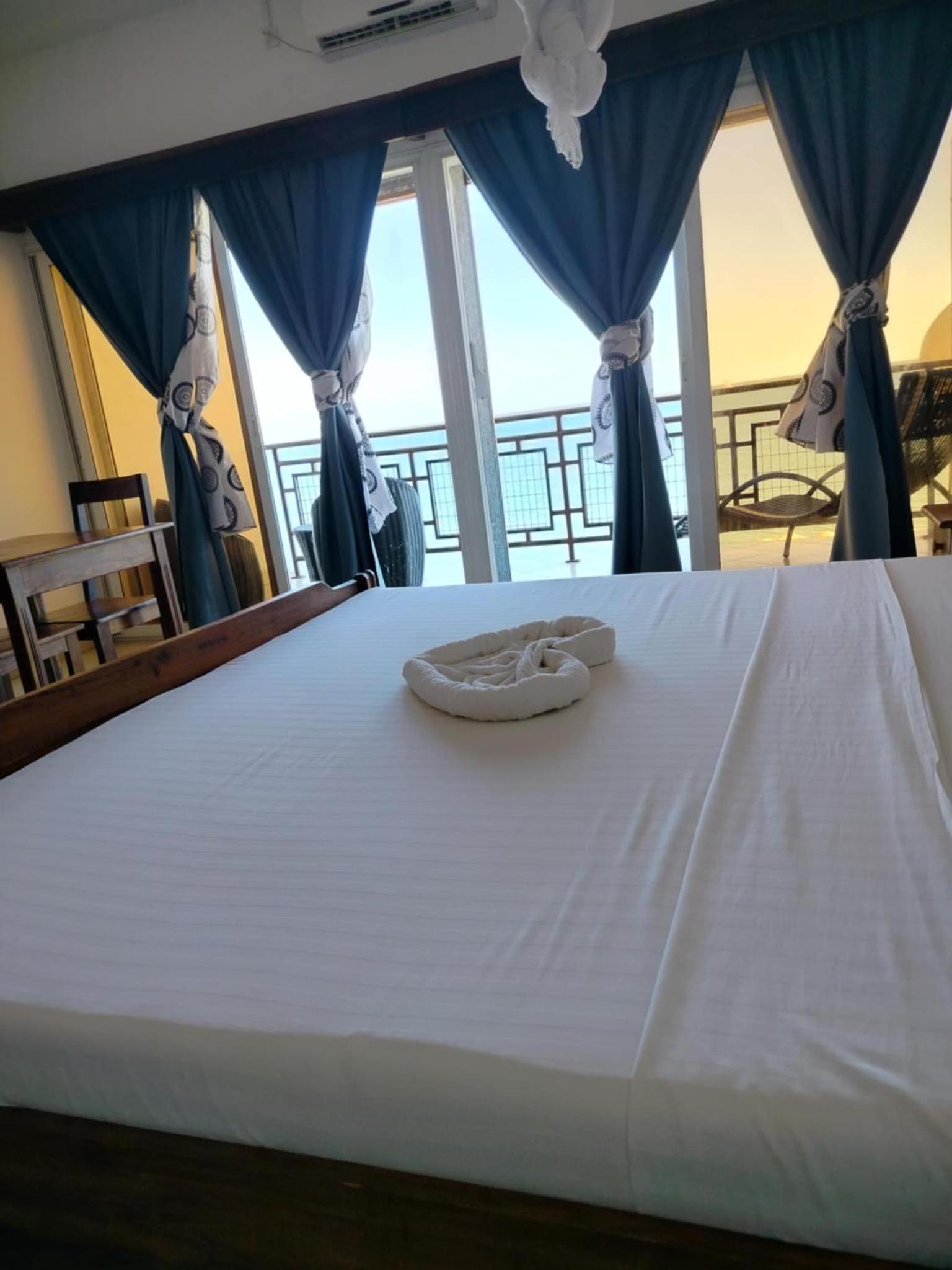 Deluxe Suite with Sea View photo 3