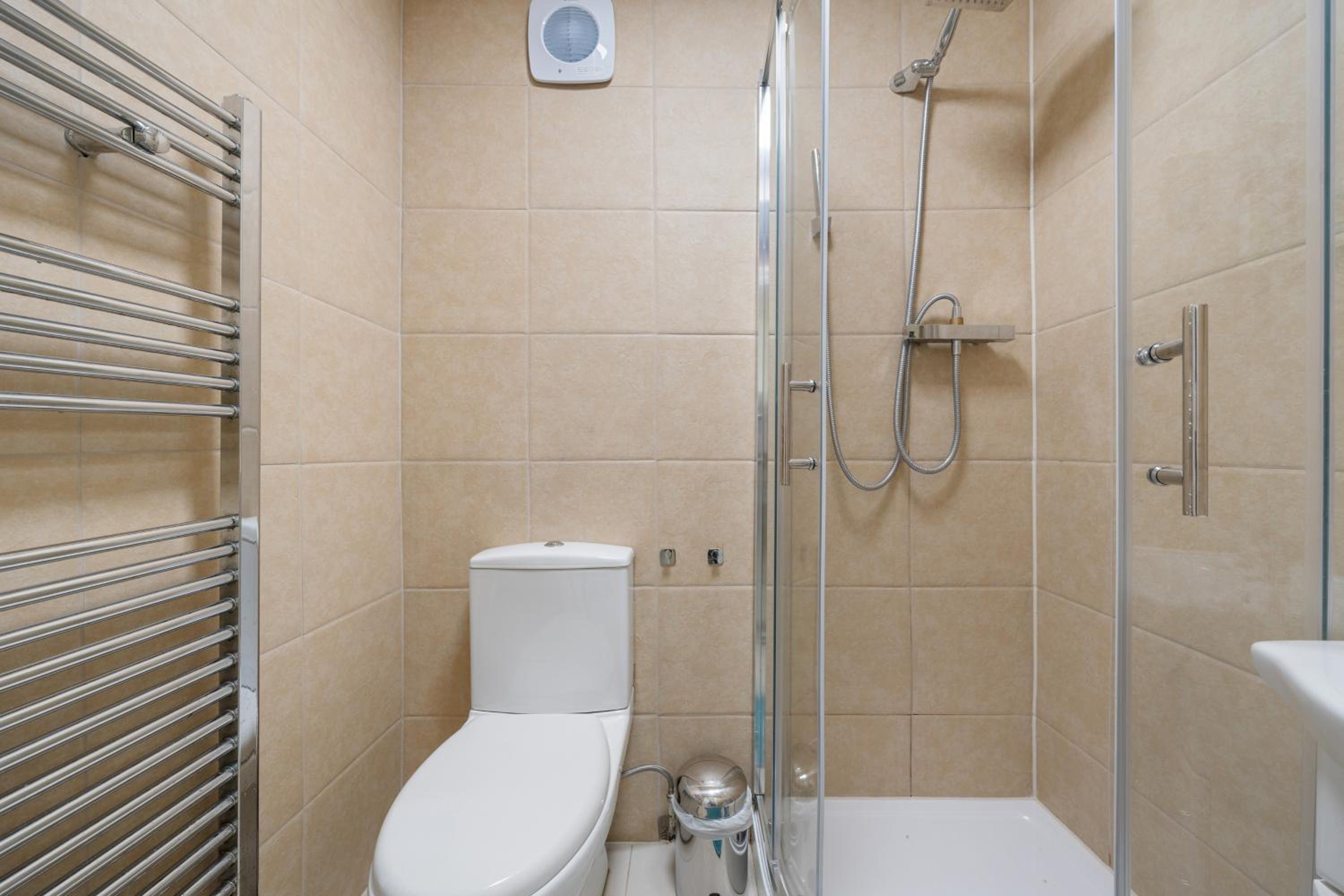 One-Bedroom Apartment photo 2