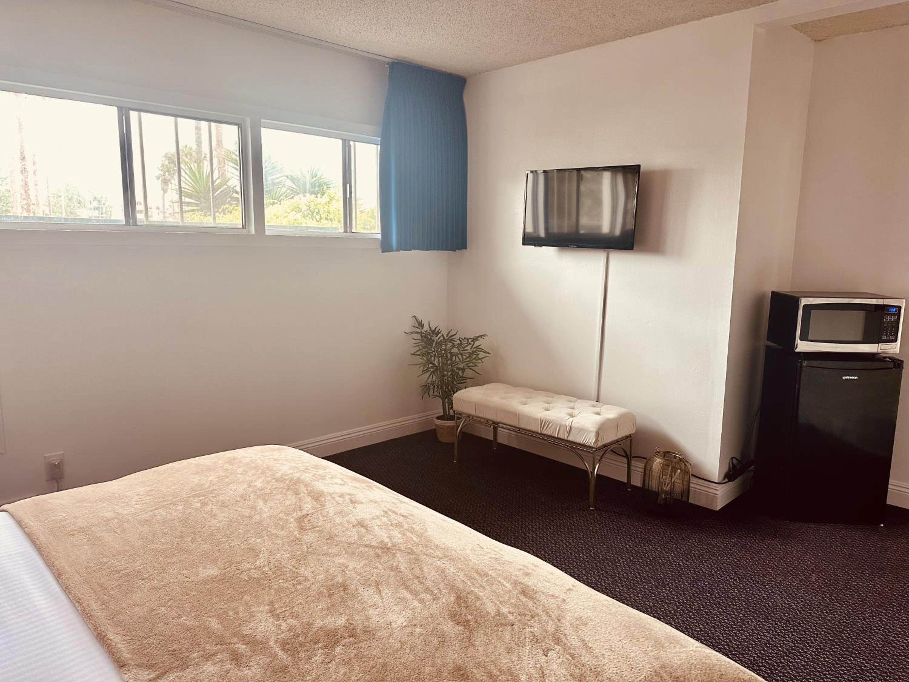 Budget Double Room photo 3