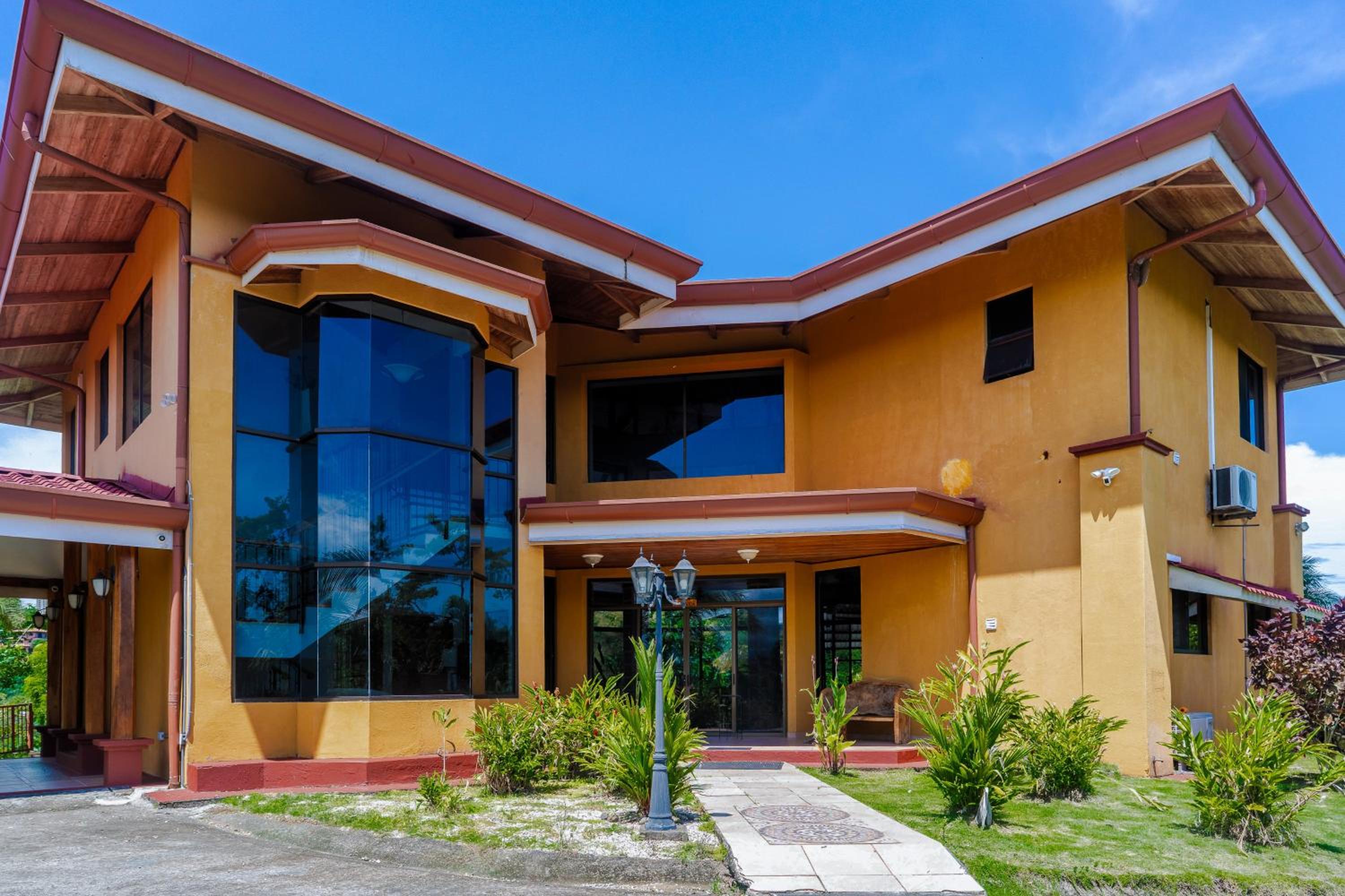 Three-Bedroom House photo 1