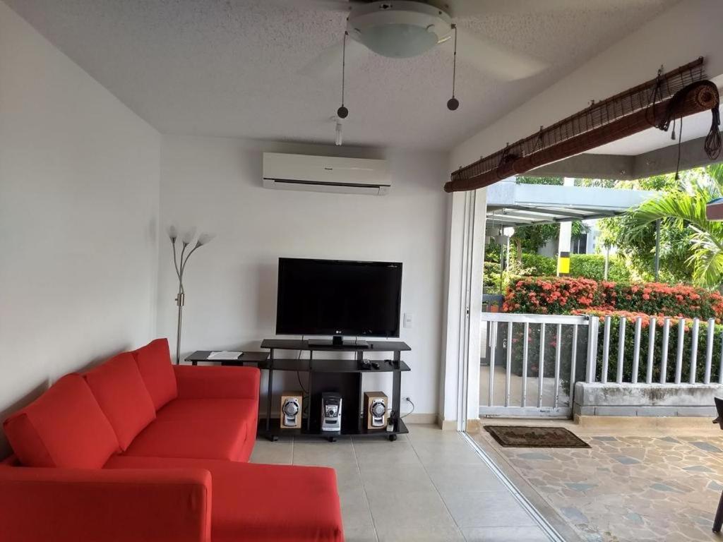 One-Bedroom House photo 2