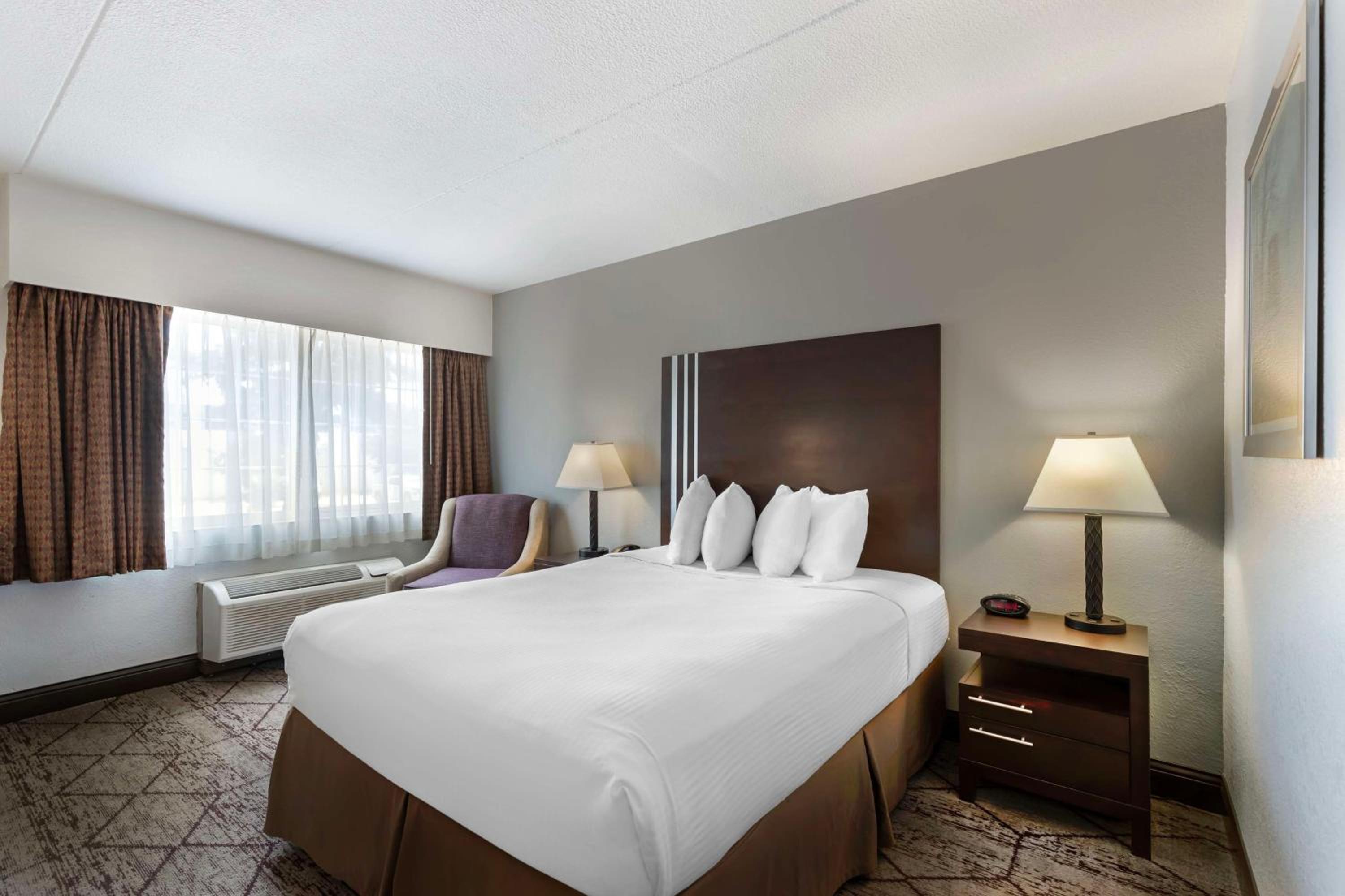 Queen Room - Mobility Access