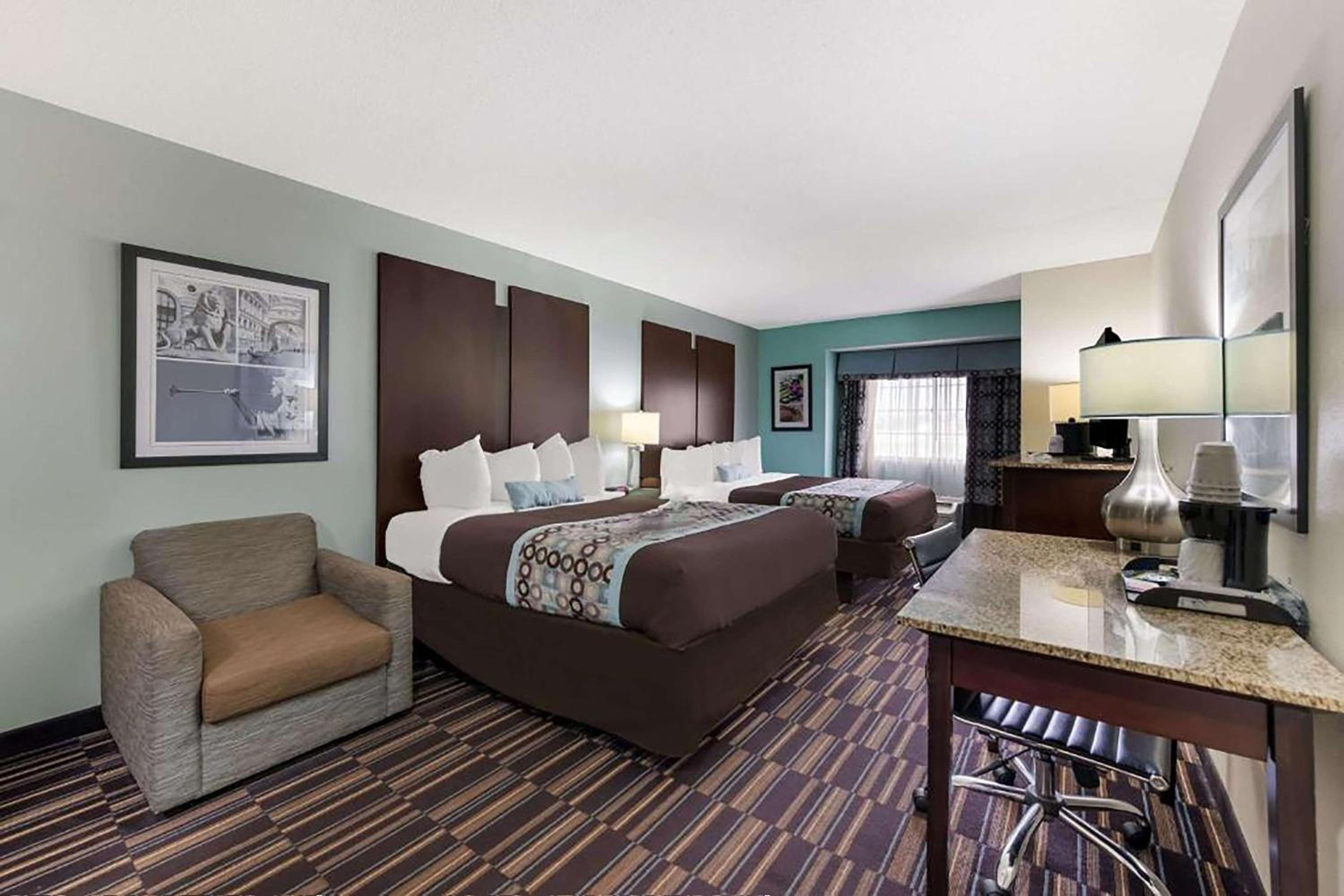 Queen Room with Two Queen Beds, Mobility Access and Bathtub with Grab Bars, Non-Smoking