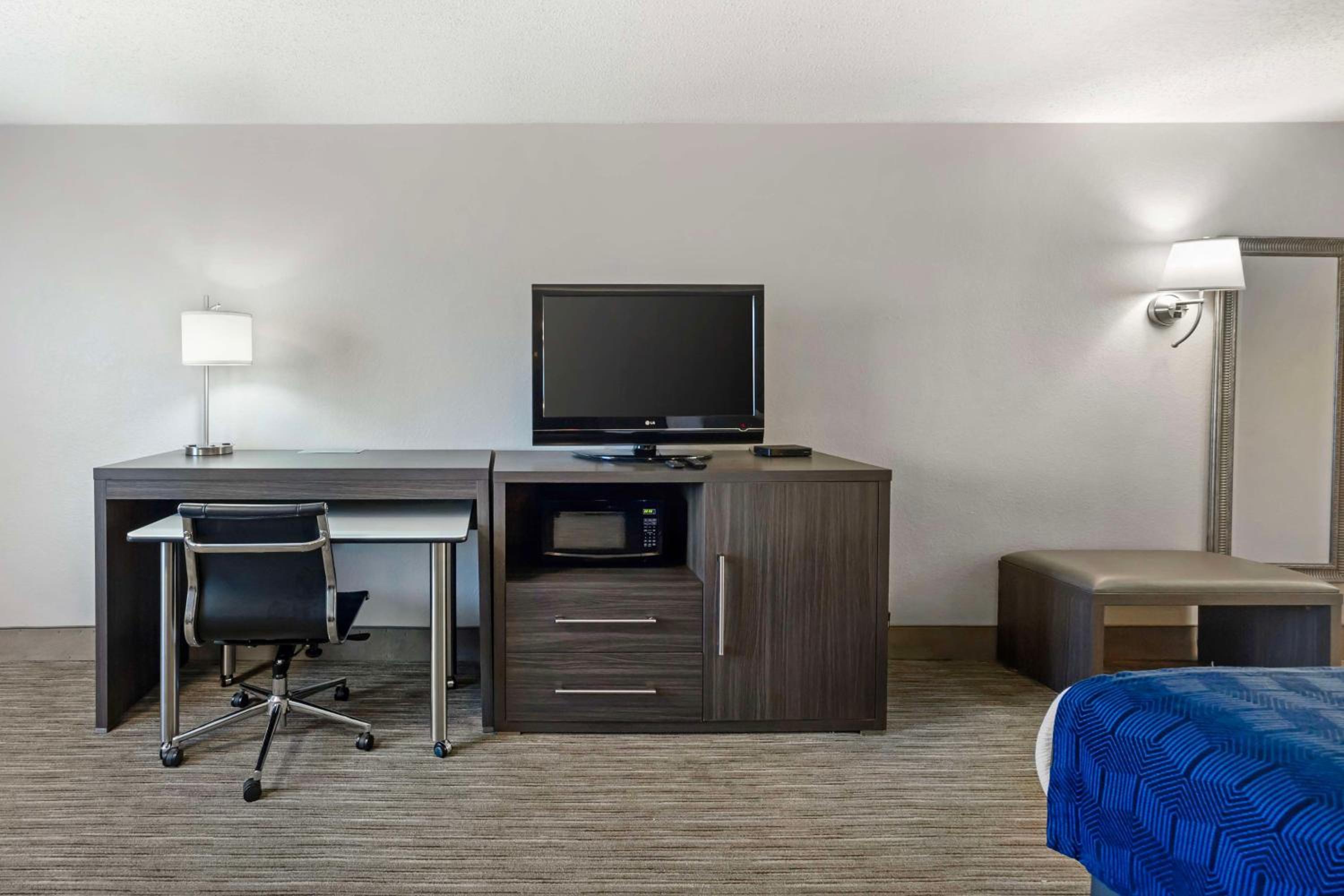 King Room - Non-Smoking photo 2