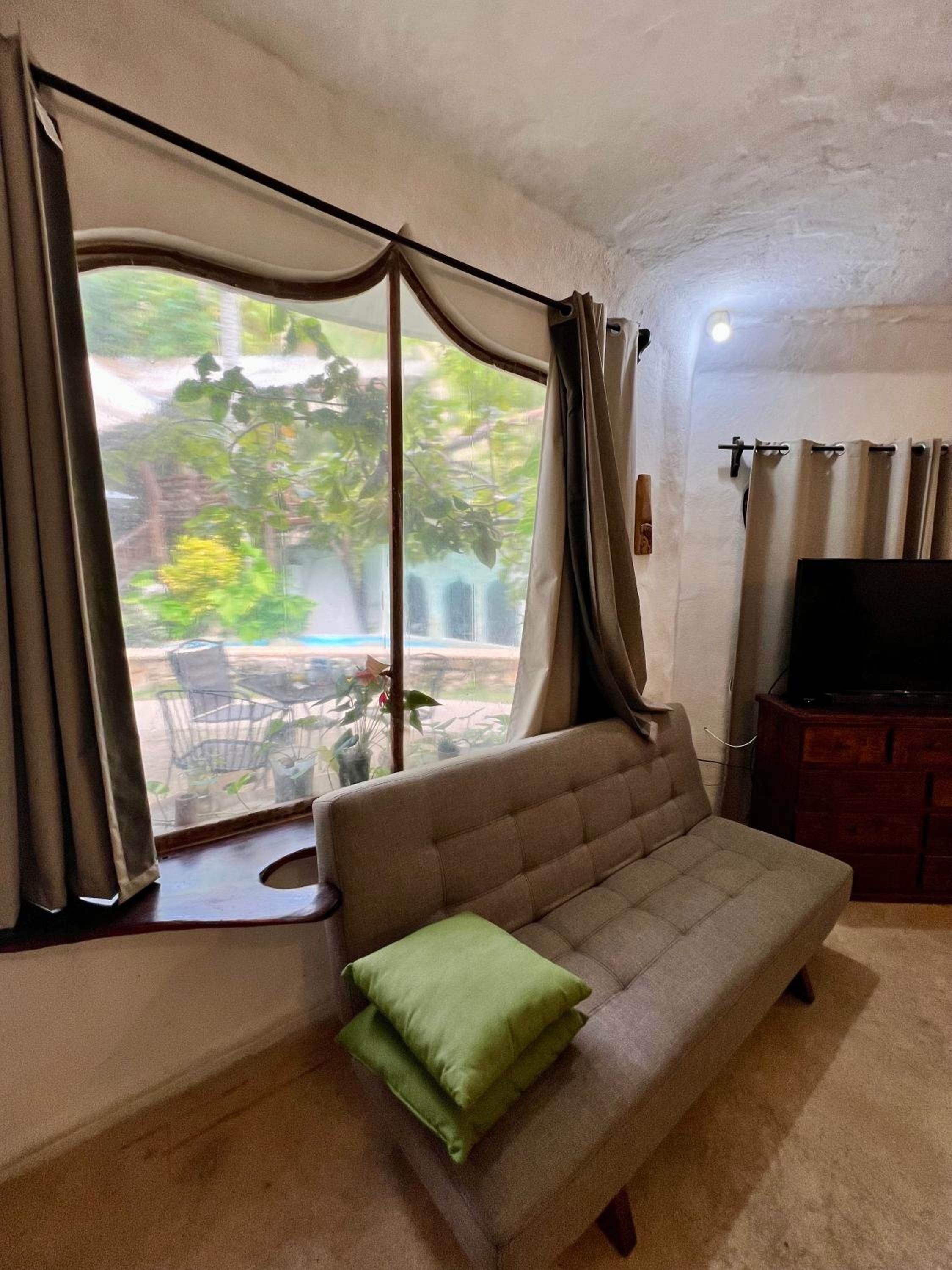 Deluxe Room - Photo 5