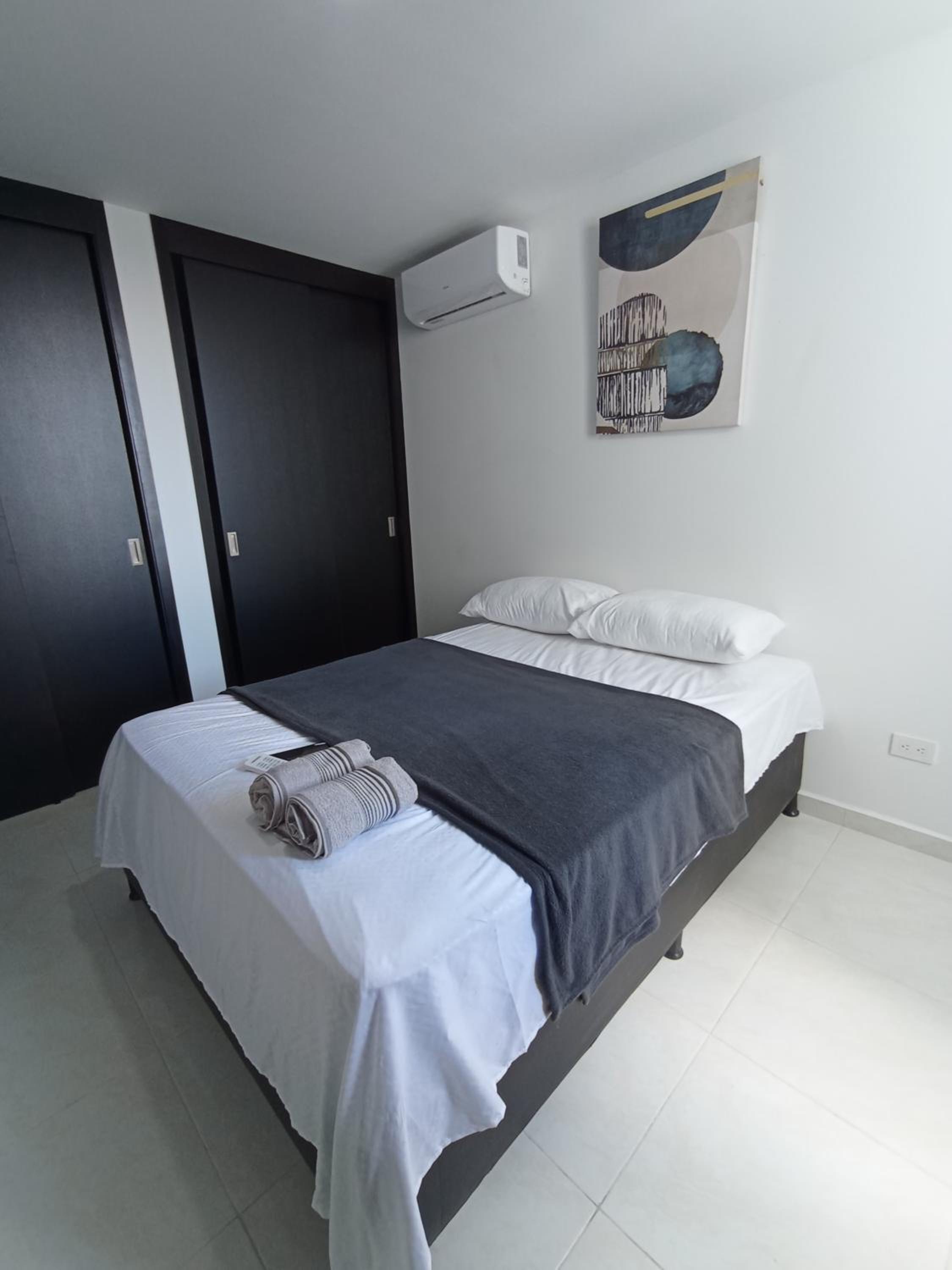 Three-Bedroom Apartment with Balcony photo 3