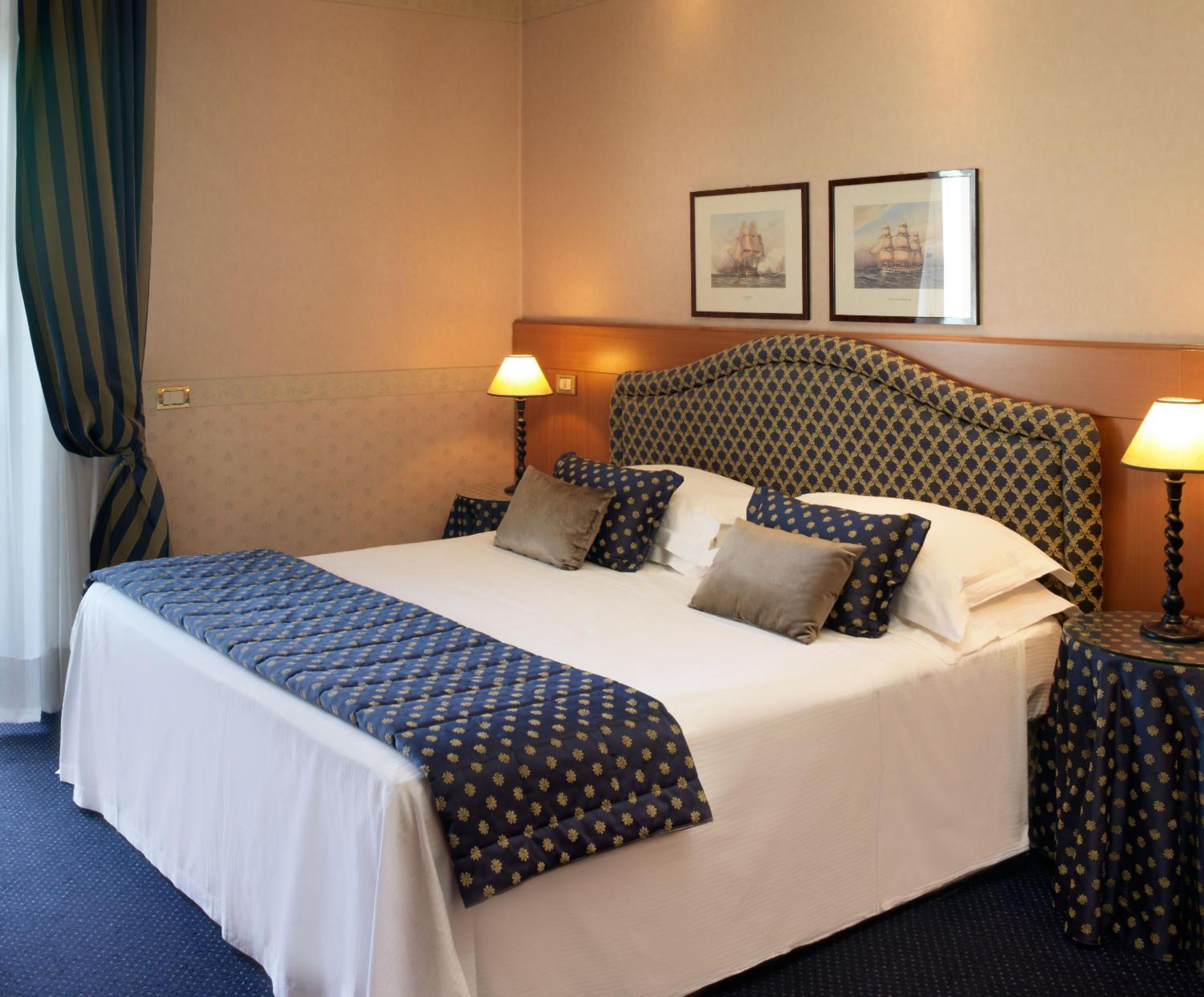 Classic Double Room with Partial Sea View photo 1