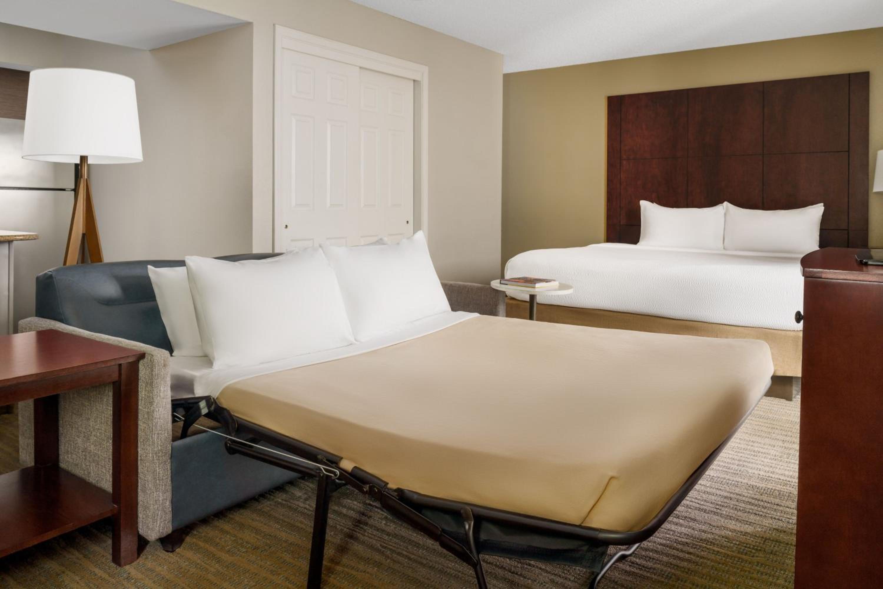 One-Bedroom King Suite with Sofa Bed - Photo 3