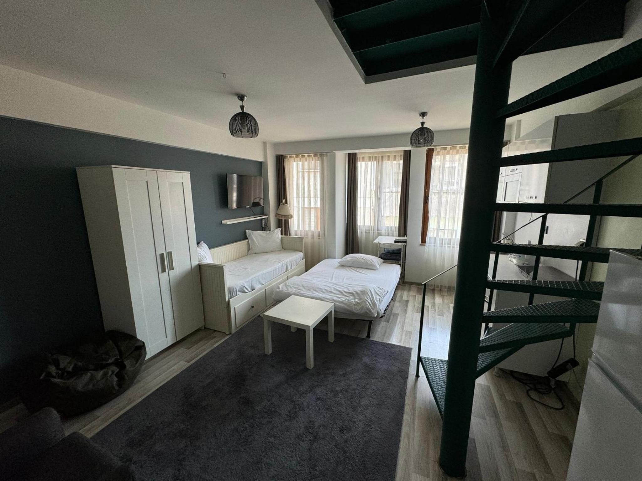 Duplex Apartment - Attic photo 3