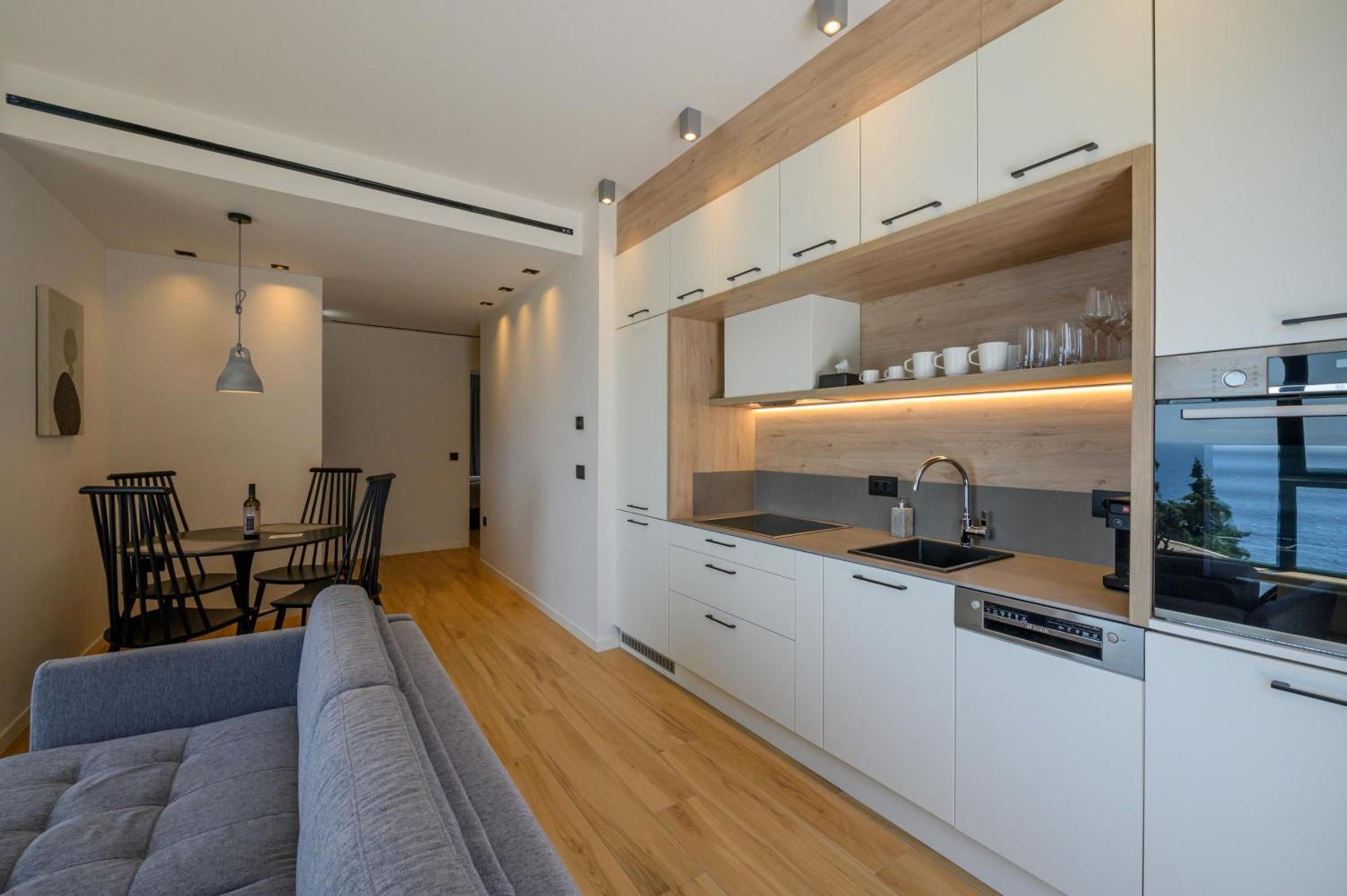 Executive Suite - Photo 4