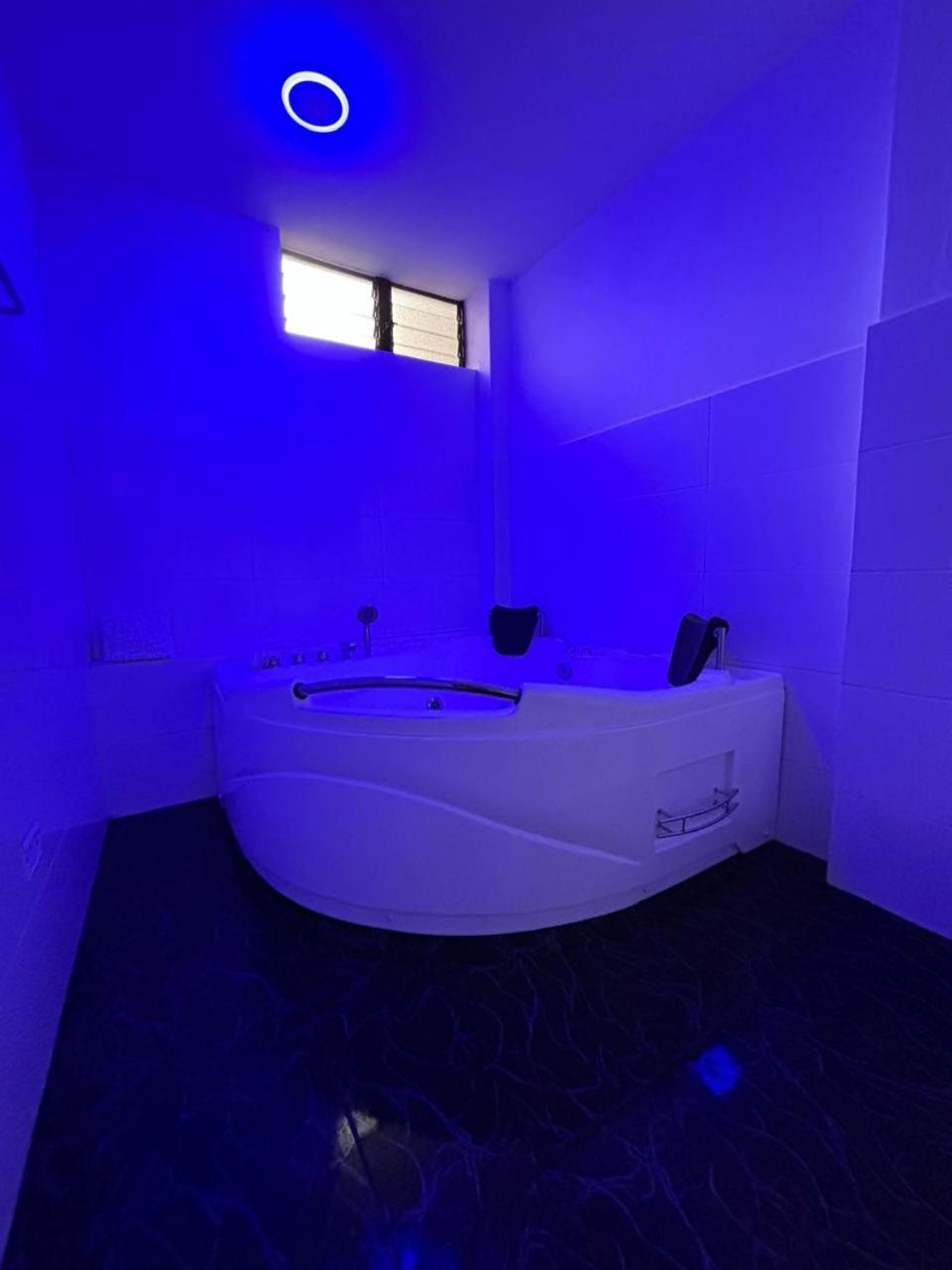 King Suite with Spa Bath photo 3